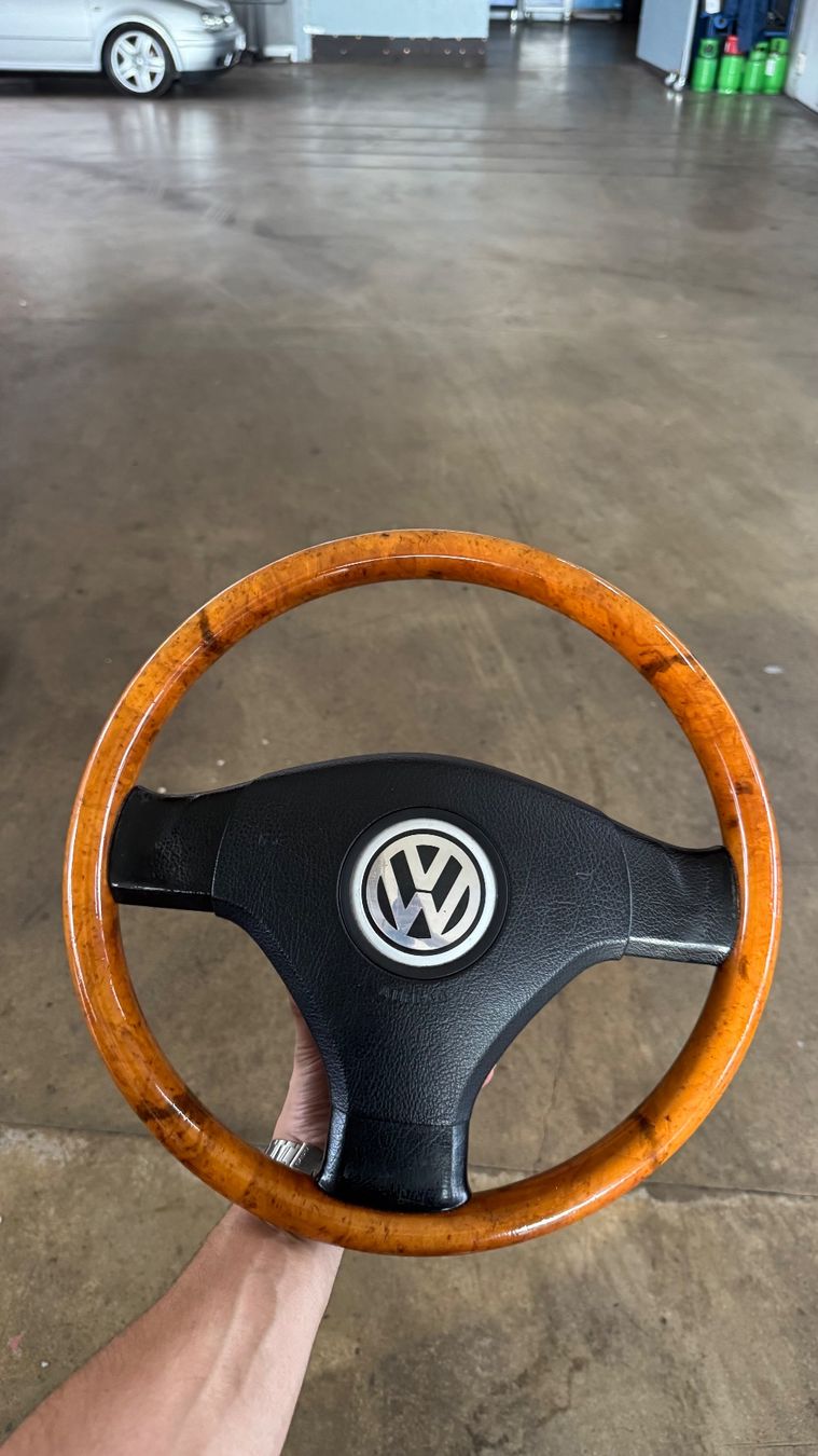 Volkswagen Tutti i ricambio: VW Holz Lenkrad – Usato da St. Margrethen SG venduto da i.a58