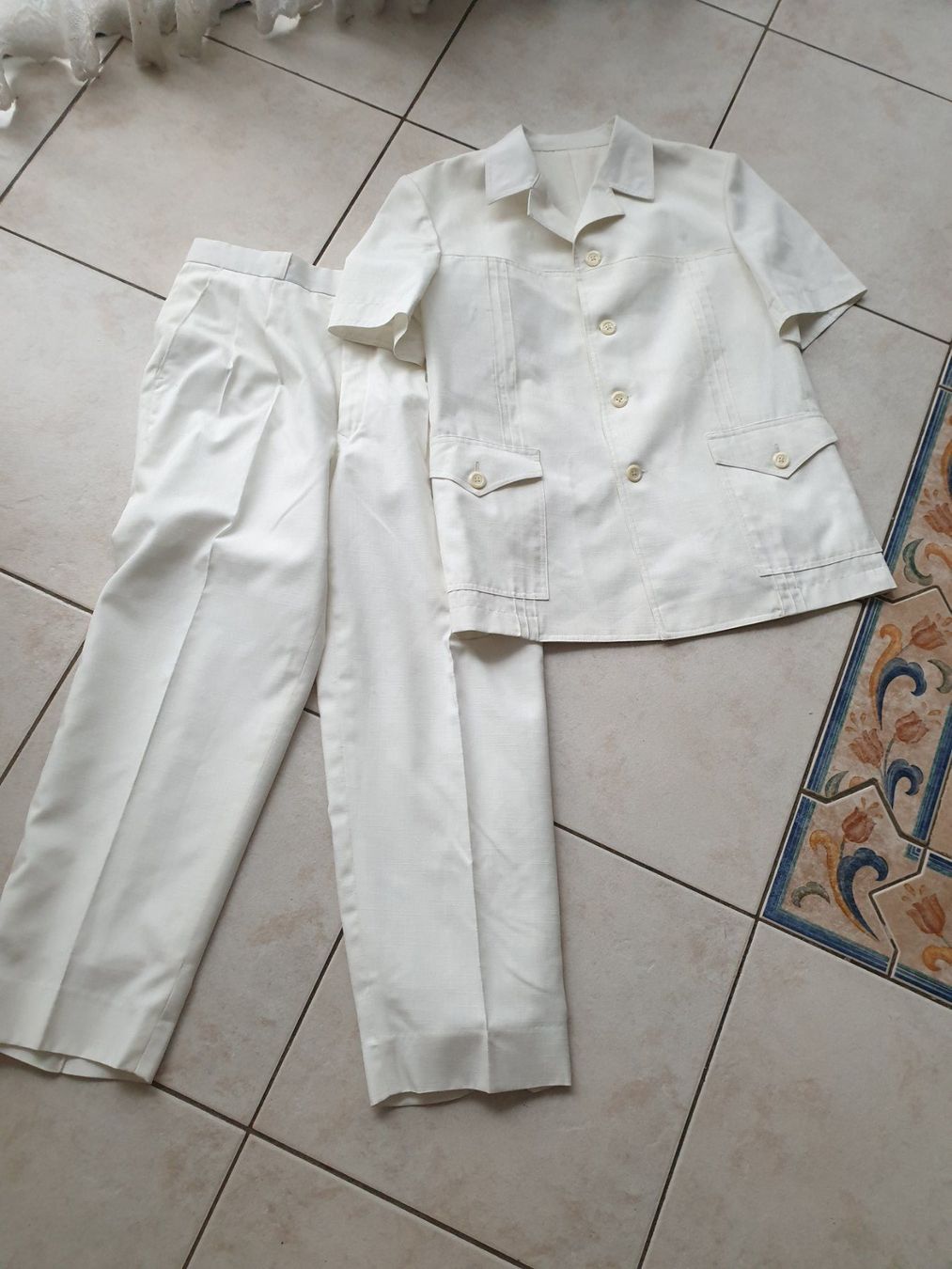 Completi & Tailleur: Ensemble saharienne - pantalon blanc crème 38-40 – Usato da St-Triphon venduto da Jldr0 2