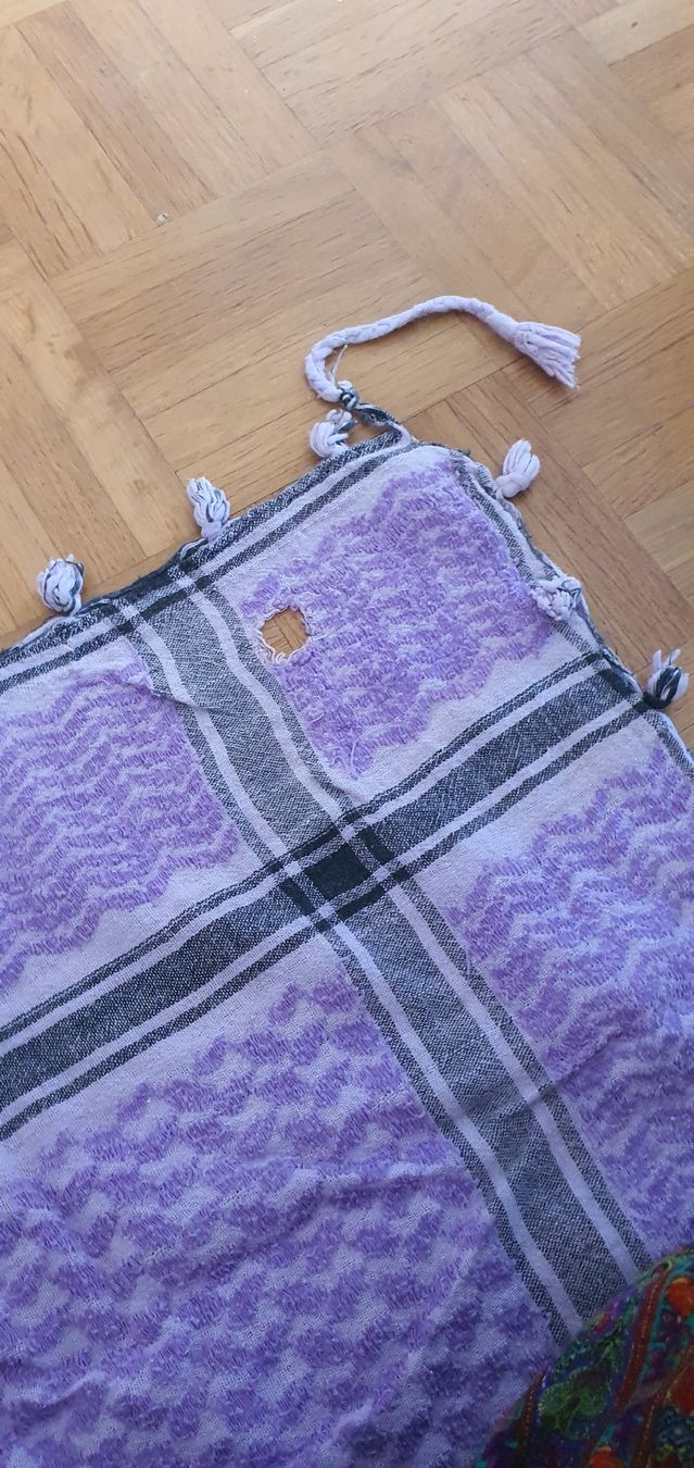 Foulards, Tücher & Schals: Keffiyeh Schal lila mit Fransen  – Gebraucht aus Winterthur von LaRoque 1