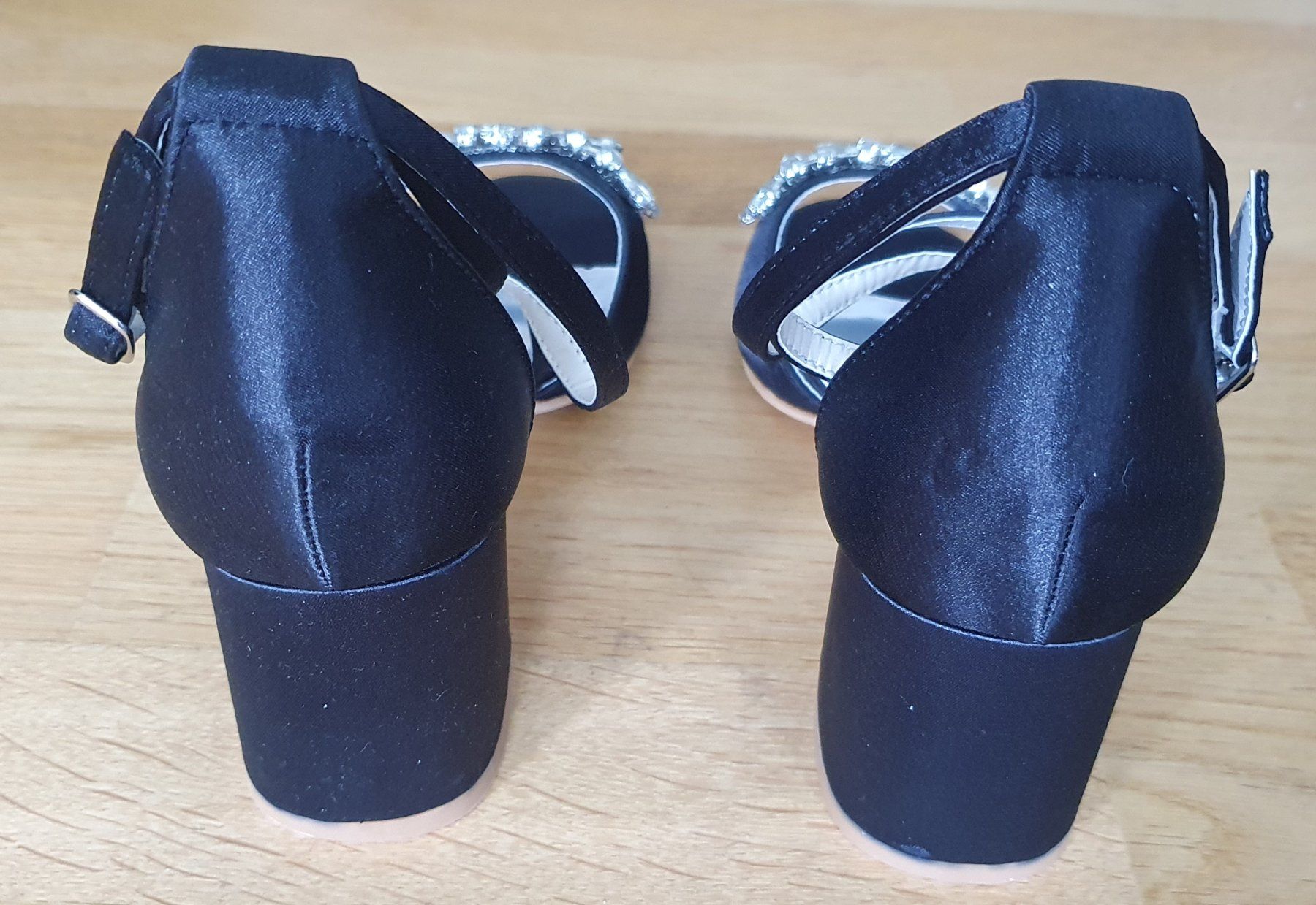 Scarpe da donna: Sandales - Taille 36 -  Neuves – Usato da Court venduto da Jovi2 4