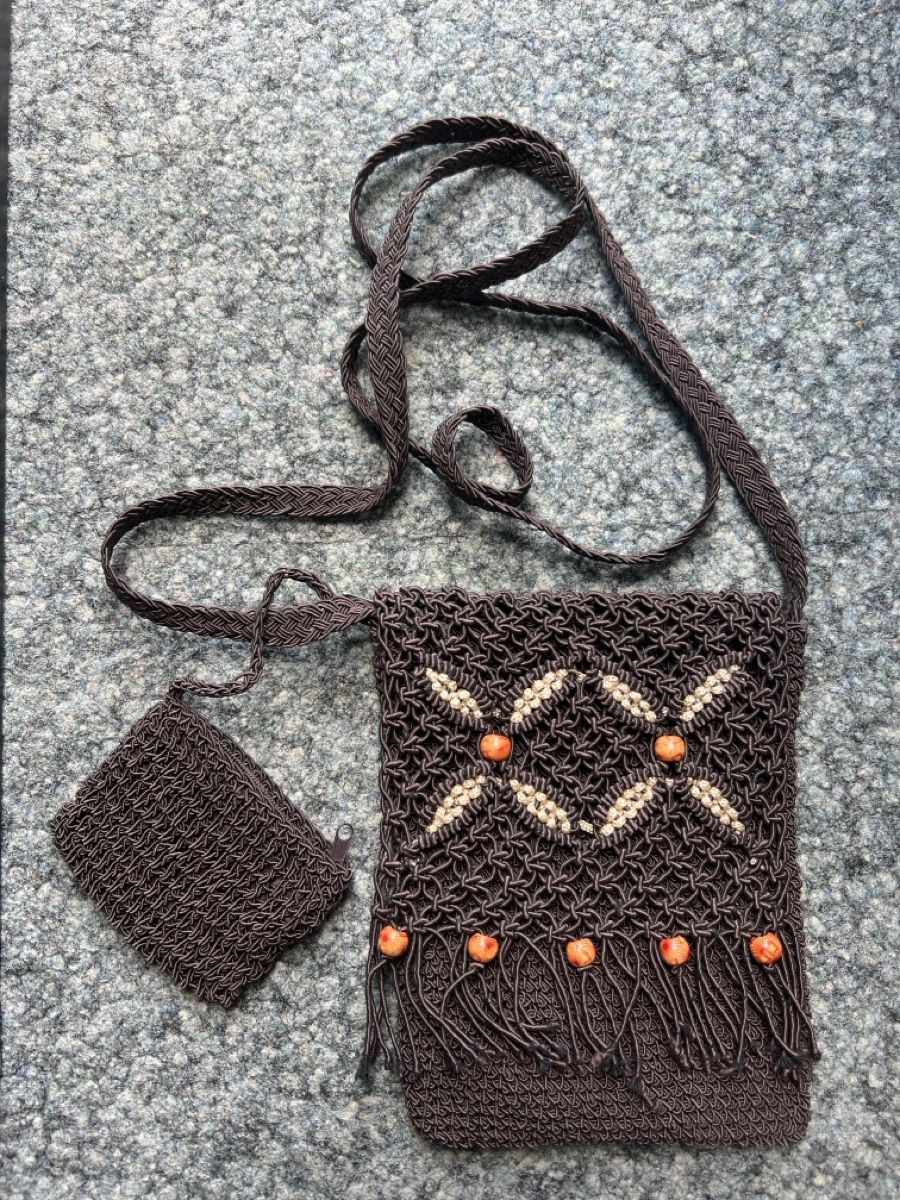 Taschen für Damen: Cooles Täschchen braun – Gebraucht aus Oberglatt ZH von ble_75jw