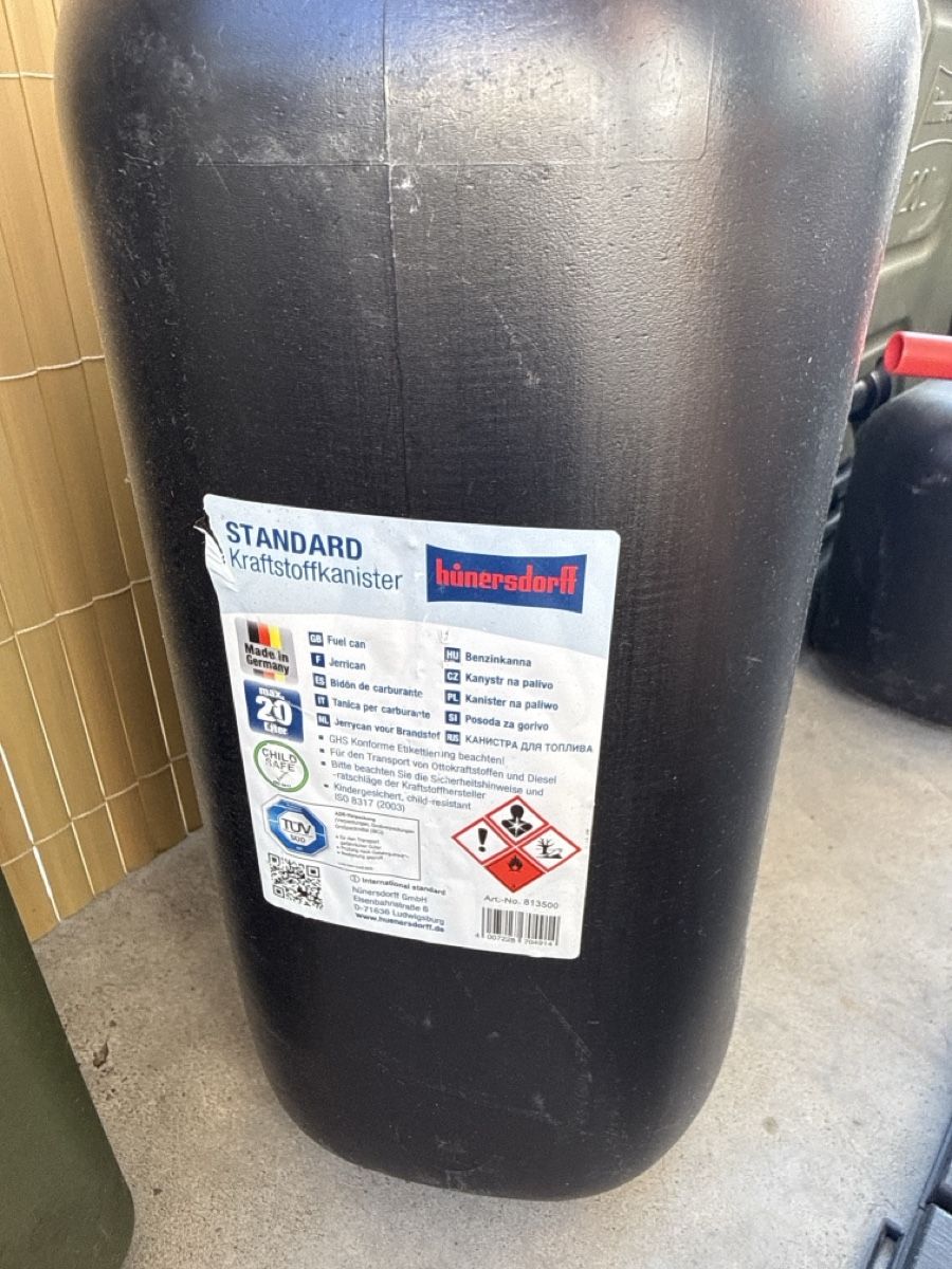 Benzinkanister: Jerrican 20l – Gebraucht aus Plasselb von val_6dkn 1
