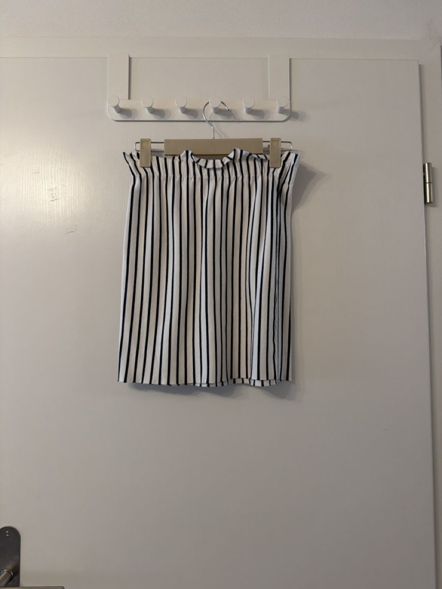 Gonne: Jupe rayée noir et blanc, taille haute – Nuovo (secondo la descrizione) da Ursy venduto da lar_q5nv