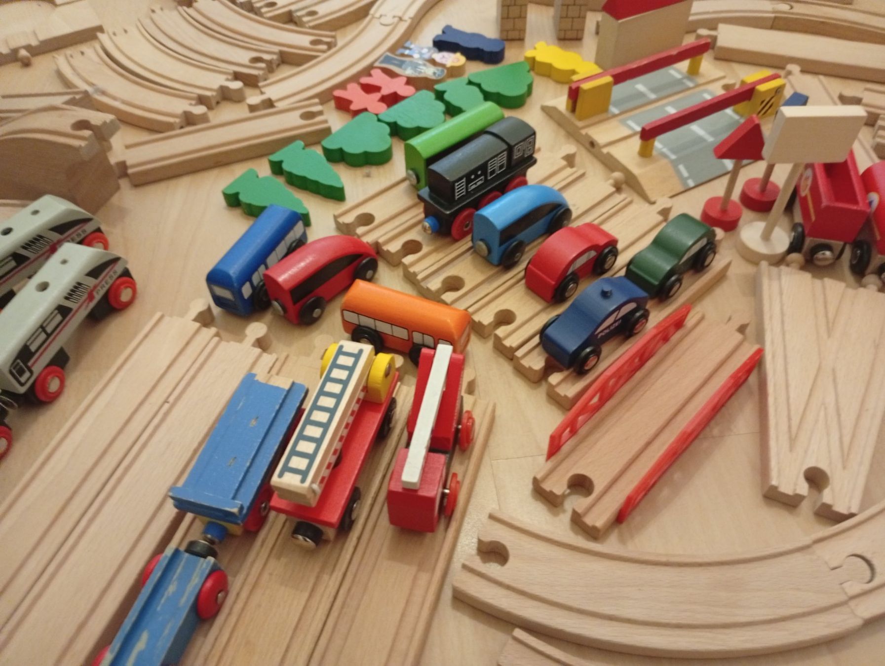 Brio Spielzeuge: Großes Brio Holzeisenbahn Set – Gebraucht aus Winterthur von Rogue01 2