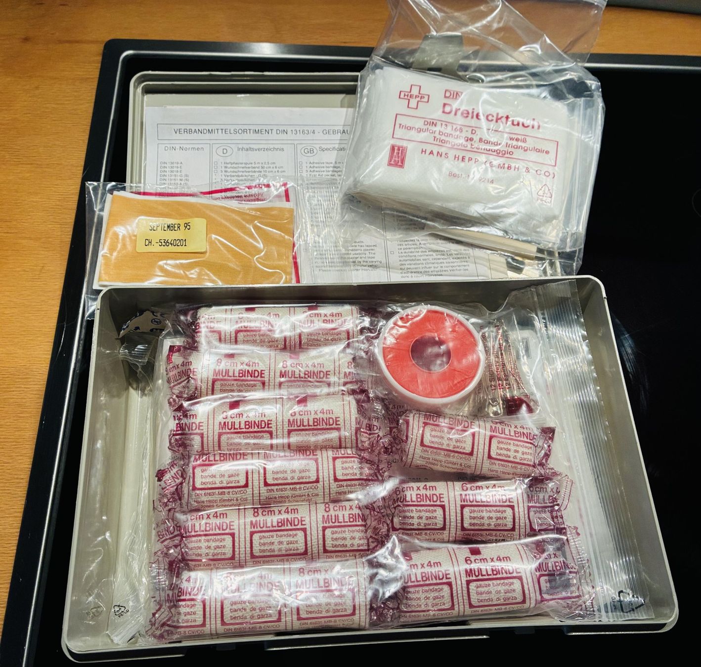 Kit di pronto soccorso: Auto-Apotheke Auto-Verbandskasten - Vintage – Usato da Oberkulm venduto da Weberlisa