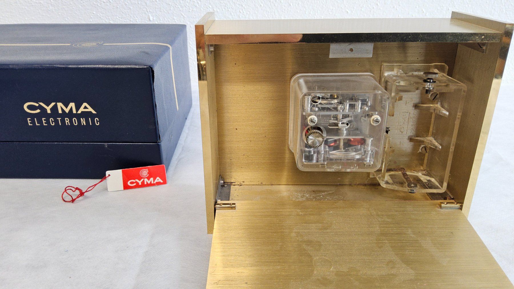 Stand- & Wanduhren: Pendulette Cyma vintage avec coffret – Defekt aus Malleray von Frederic24 4
