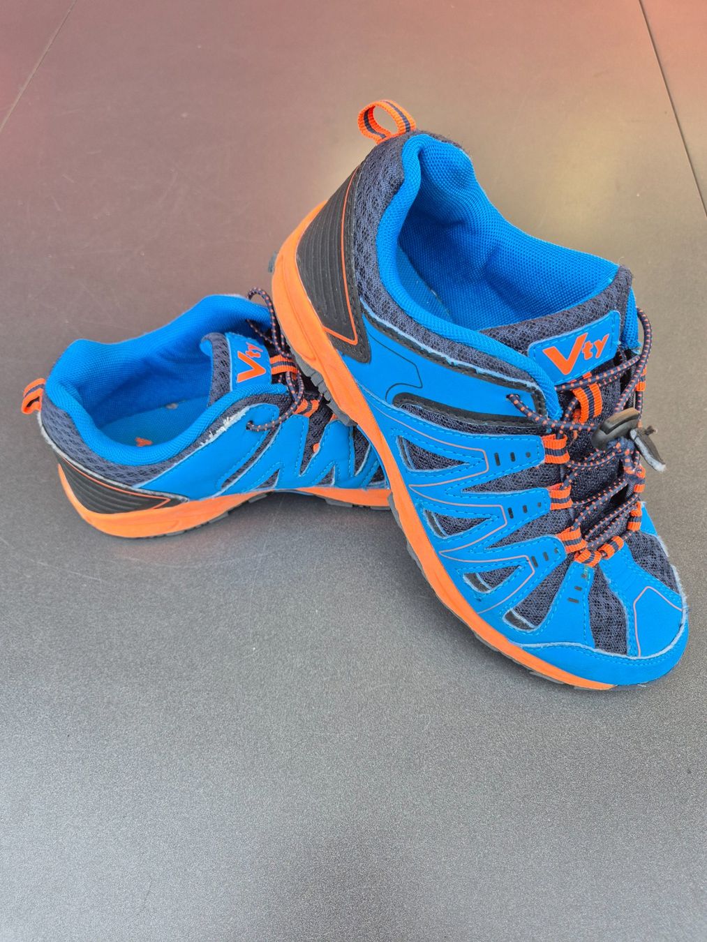 Dosenbach Schuhe für Jungen: Vty Sneaker Gr. 38 – Gebraucht aus Steinen von sius21