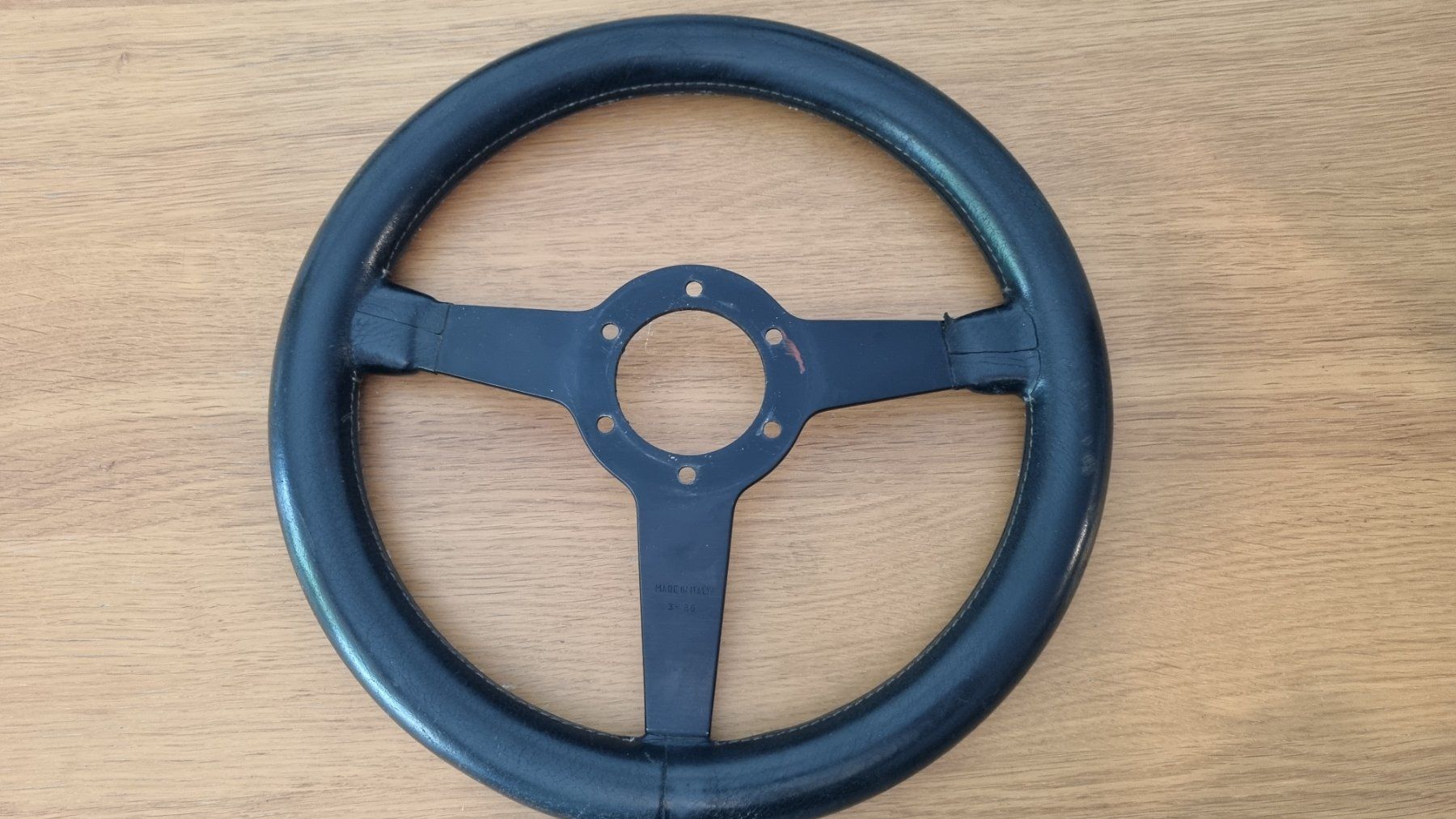 Tutti pezzi di ricambio auto: Volant Momo D=32cm état usé – Usato da Couvet venduto da Mima0077 1
