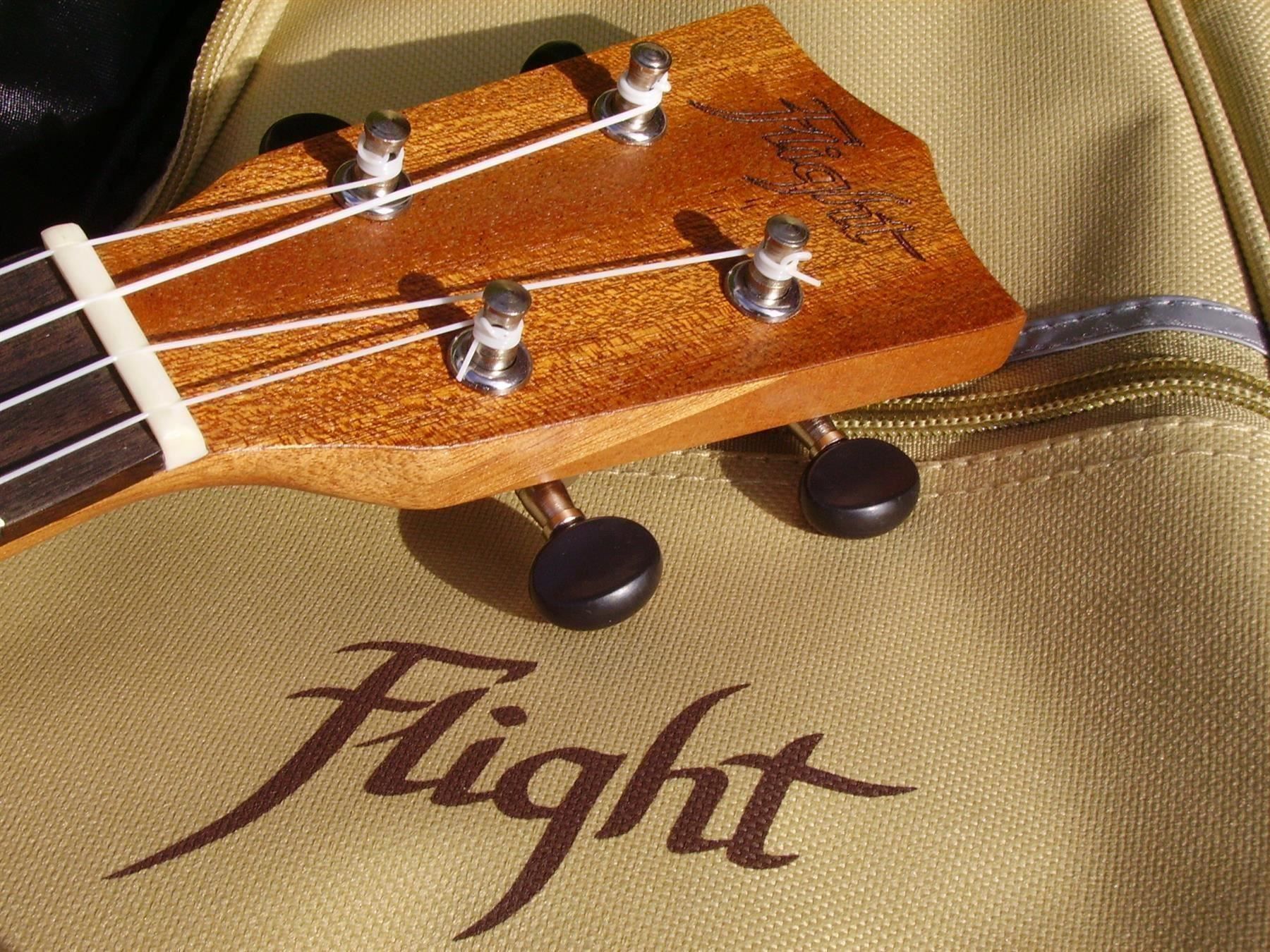 Strumenti musicali: Sopran-Ukulele FLIGHT  mit Etui NEUHEIT – Nuovo e nell'imballaggio originale da Wöschnau venduto da Musikhaus-Luethy5012 3