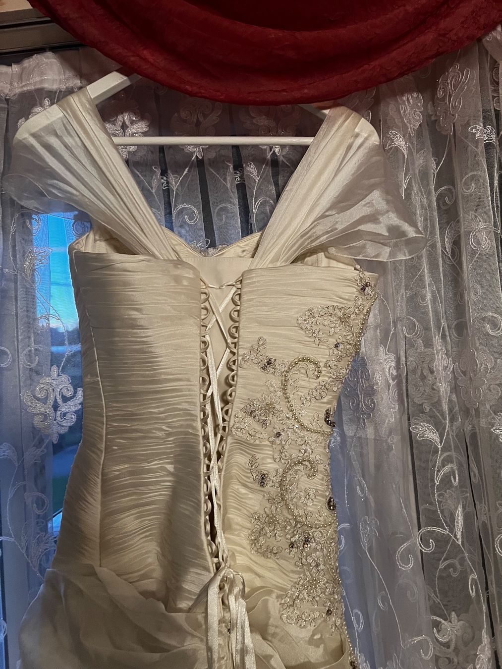 Vestiti: Traumhaftes Brautkleid mit Schleppe – Usato da Ulisbach venduto da Etchlab.ch 4