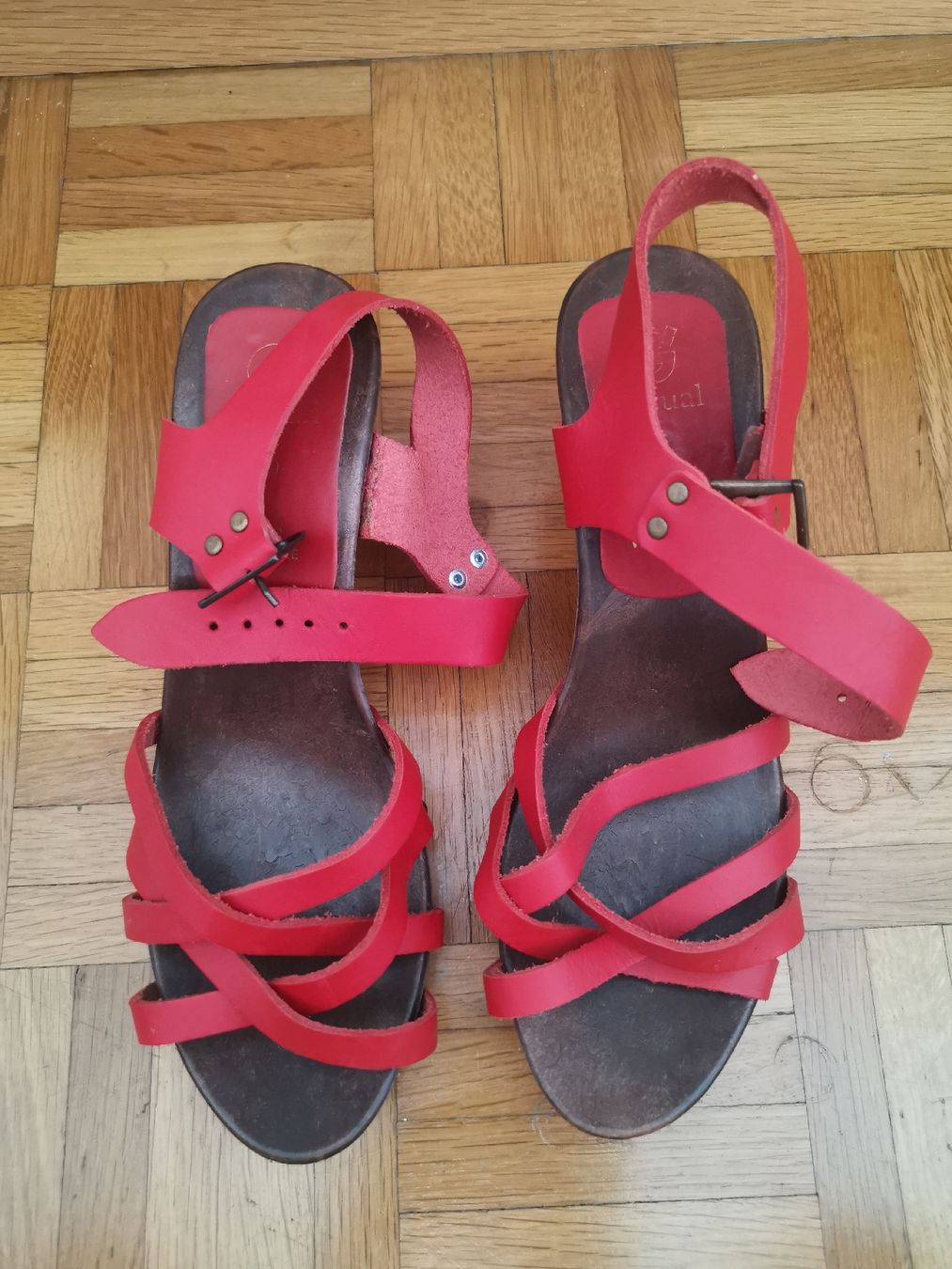 Chaussures femmes: sandales rouge taille 40 – D'occasion à meggen par VICCHLU
