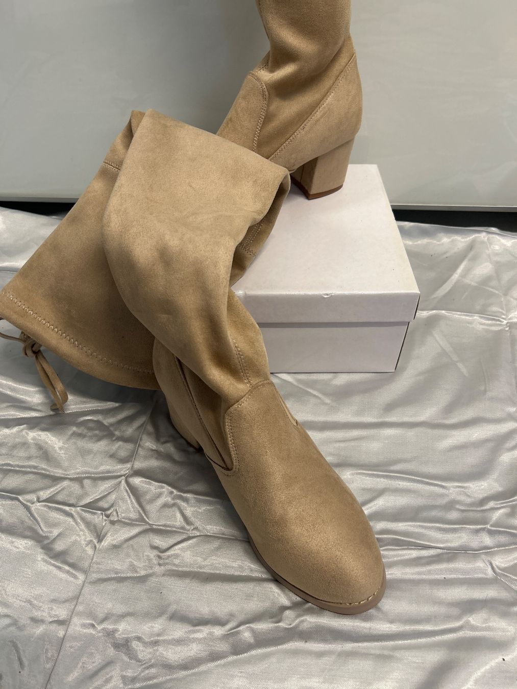 Scarpe da donna: Stiefel Overknee beige Gr 39 Neu Gratis Versand – Nuovo e nell'imballaggio originale da Regensdorf venduto da Spyke55 1
