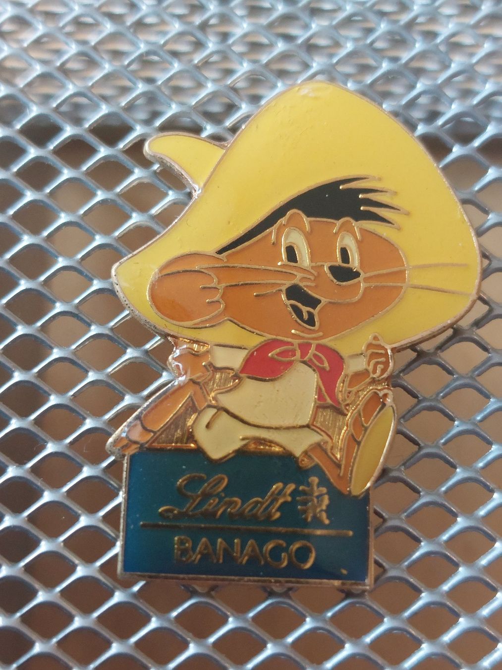 Lindt Placchette & Badge: LINDT - PIN – Usato da Gipf - Oberfrick venduto da Esnoopy 2