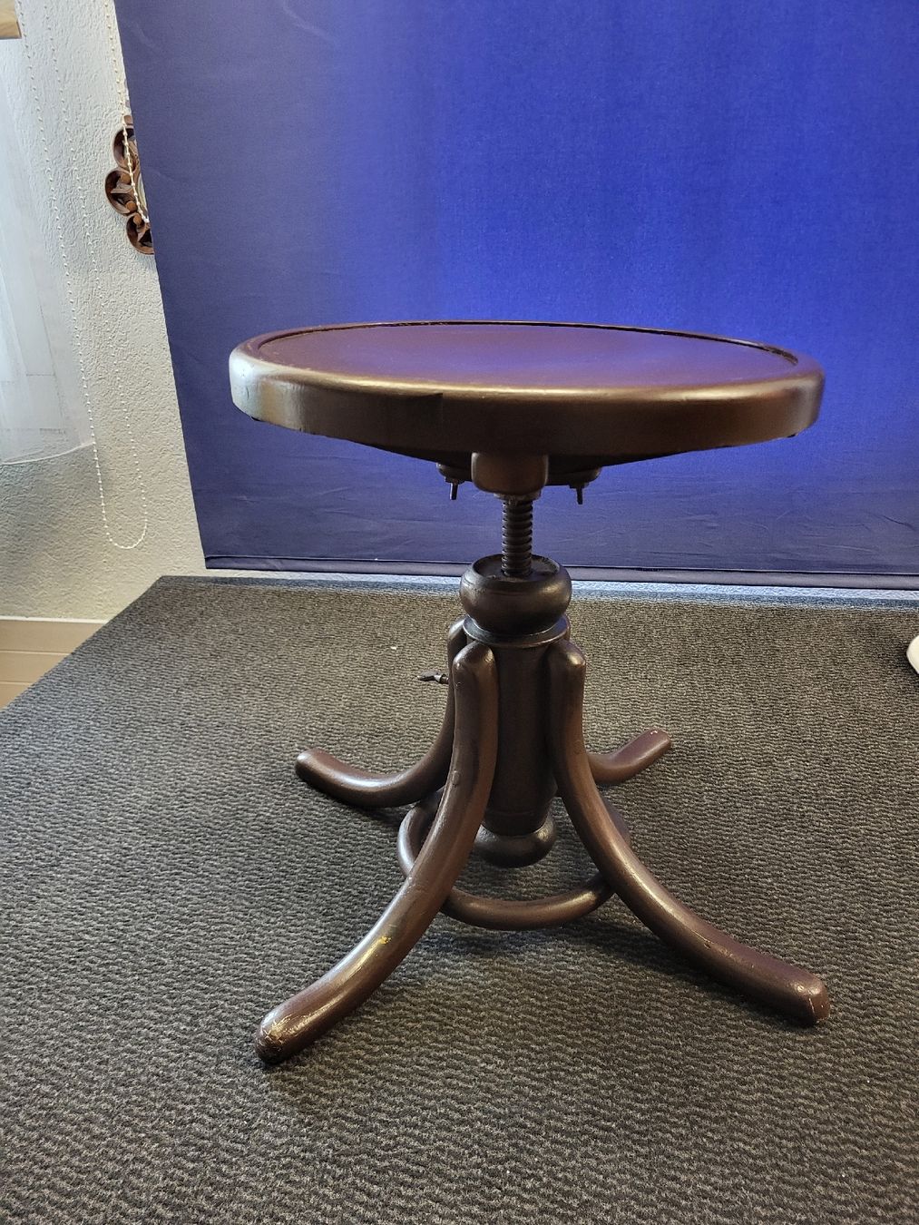Sgabelli: alter Stuhl Hocker  Thonet  ?, – Difettoso da Degersheim venduto da Sonnenbiene55
