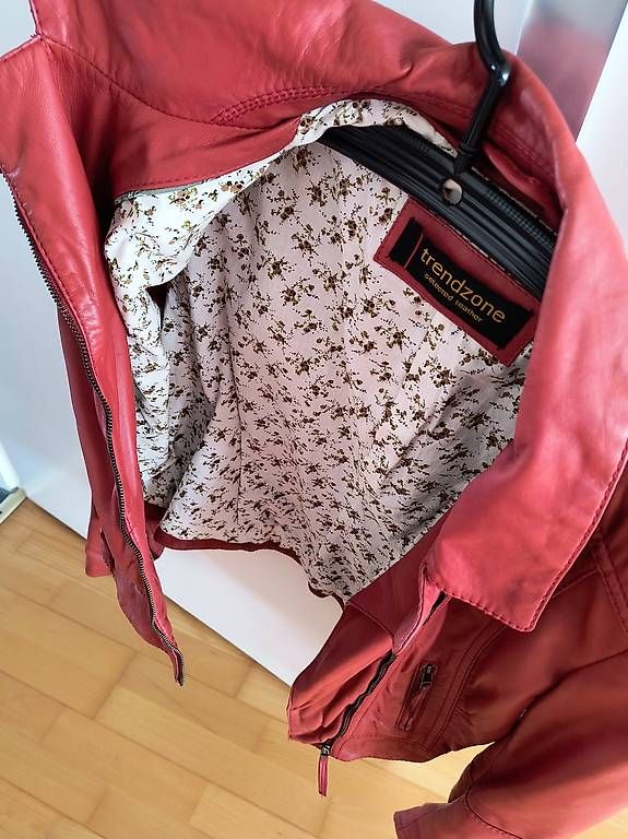 Giacche: Korallrote Trendzone-Lederjacke  ca. Grösse 38 – Usato da Uetendorf venduto da Gerson1 1
