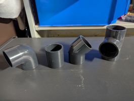 PVC-Fittings Diverse Durchmesser & Formen günstig abzugeben