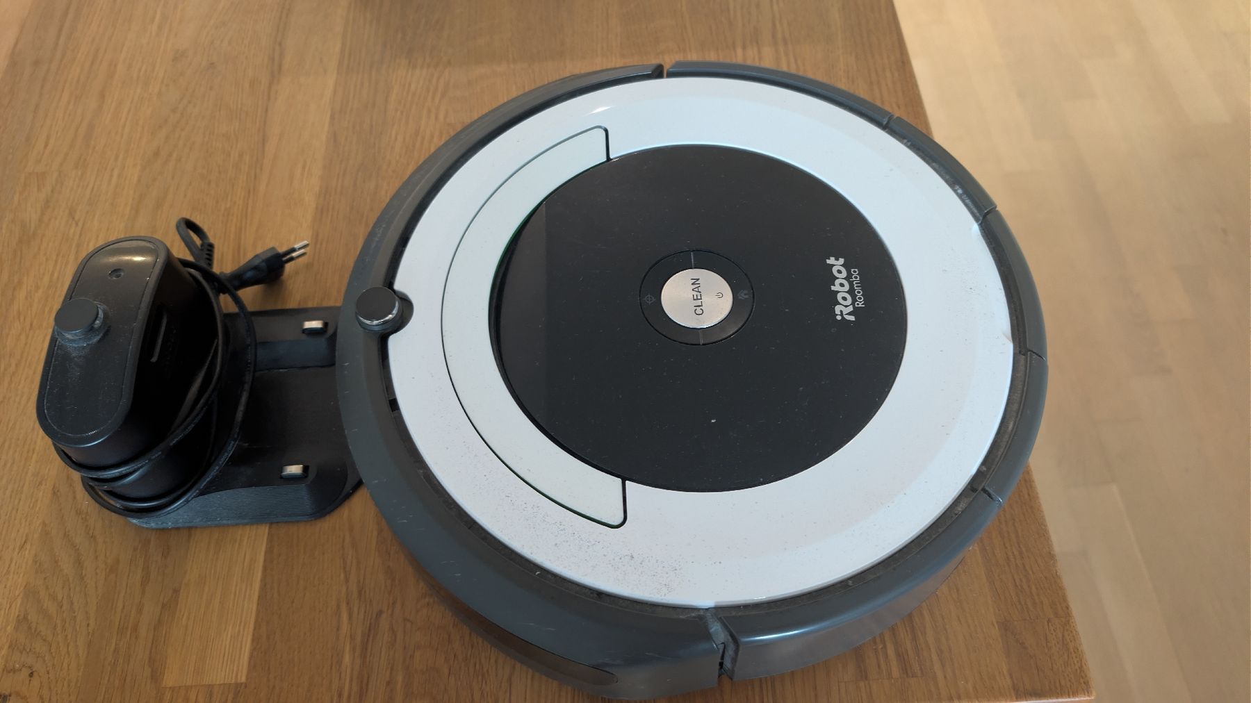 Irobot Staubsauger & Zubehör: Saugroboter iRobot Roomba mit Ladestation gebraucht – Gebraucht aus Balgach von daaniii86 1