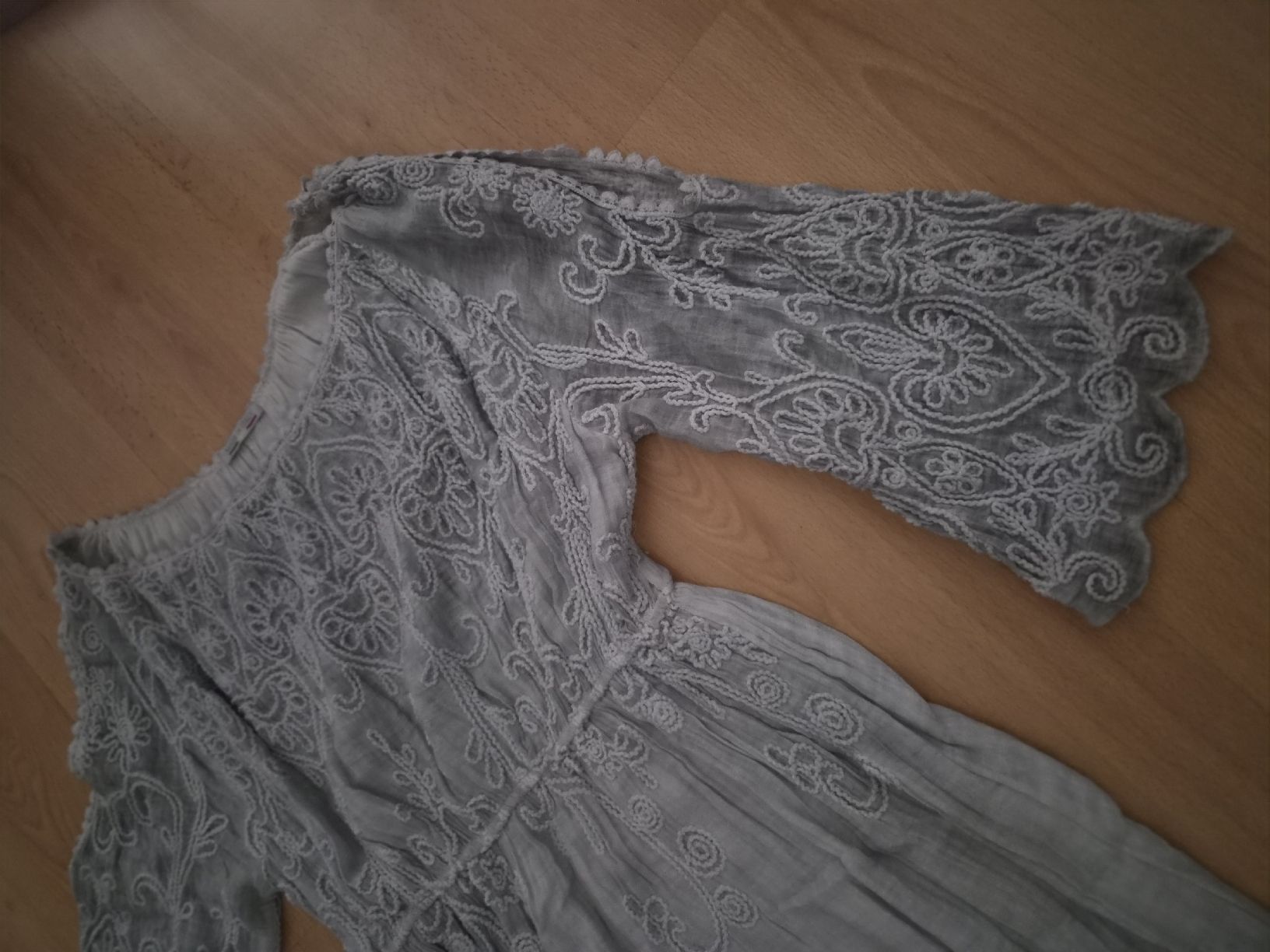Kleider: Kleid Baumwolle Viskose Stickerei grau  – Gebraucht aus Mumpf von Fabis_Shop 2