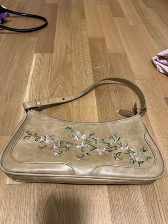 Beige Y2K bag with embroidered flowers (shoulder bag)