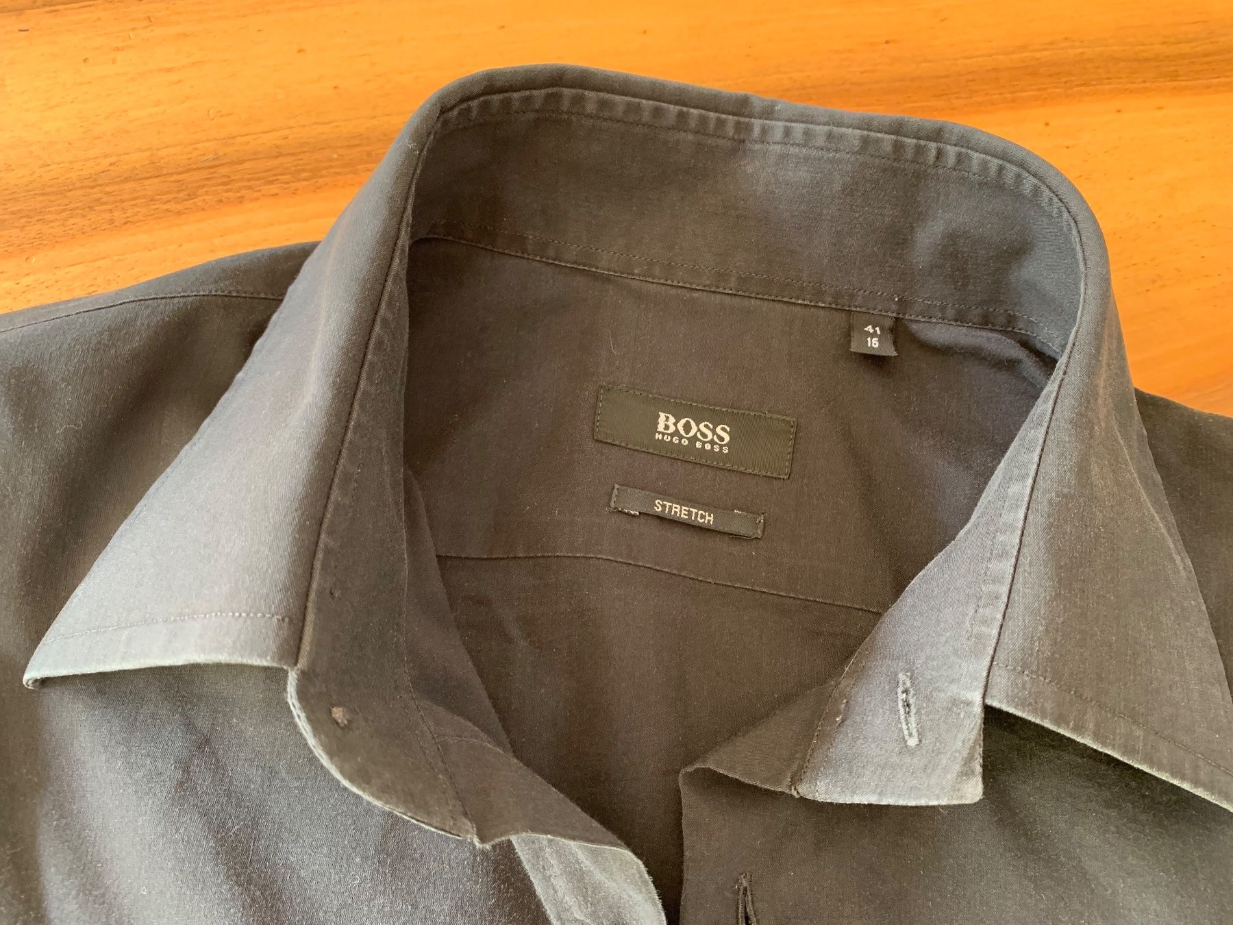Hugo Boss Camicie: Hugo Boss schlichtes schwarzes Hemd Stretch Gr. L – Usato da Meiringen venduto da Jackwashere 1