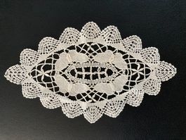 SPITZENDECKCHEN   KLÖPPELDECKCHEN   HANDARBEIT