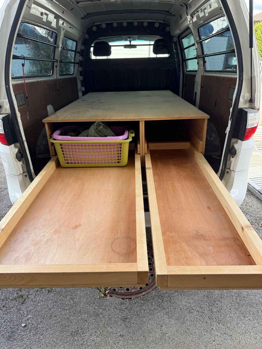 Mobilhome: Camping Ausbau Holz mit Schubladen – Gebraucht aus Zollikofen von APG50