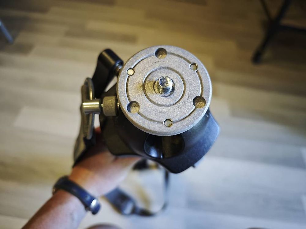 Treppiedi & Teste: Trépied professionnel Manfrotto 455B stable et robuste – Usato da Lausanne venduto da Haouille 2