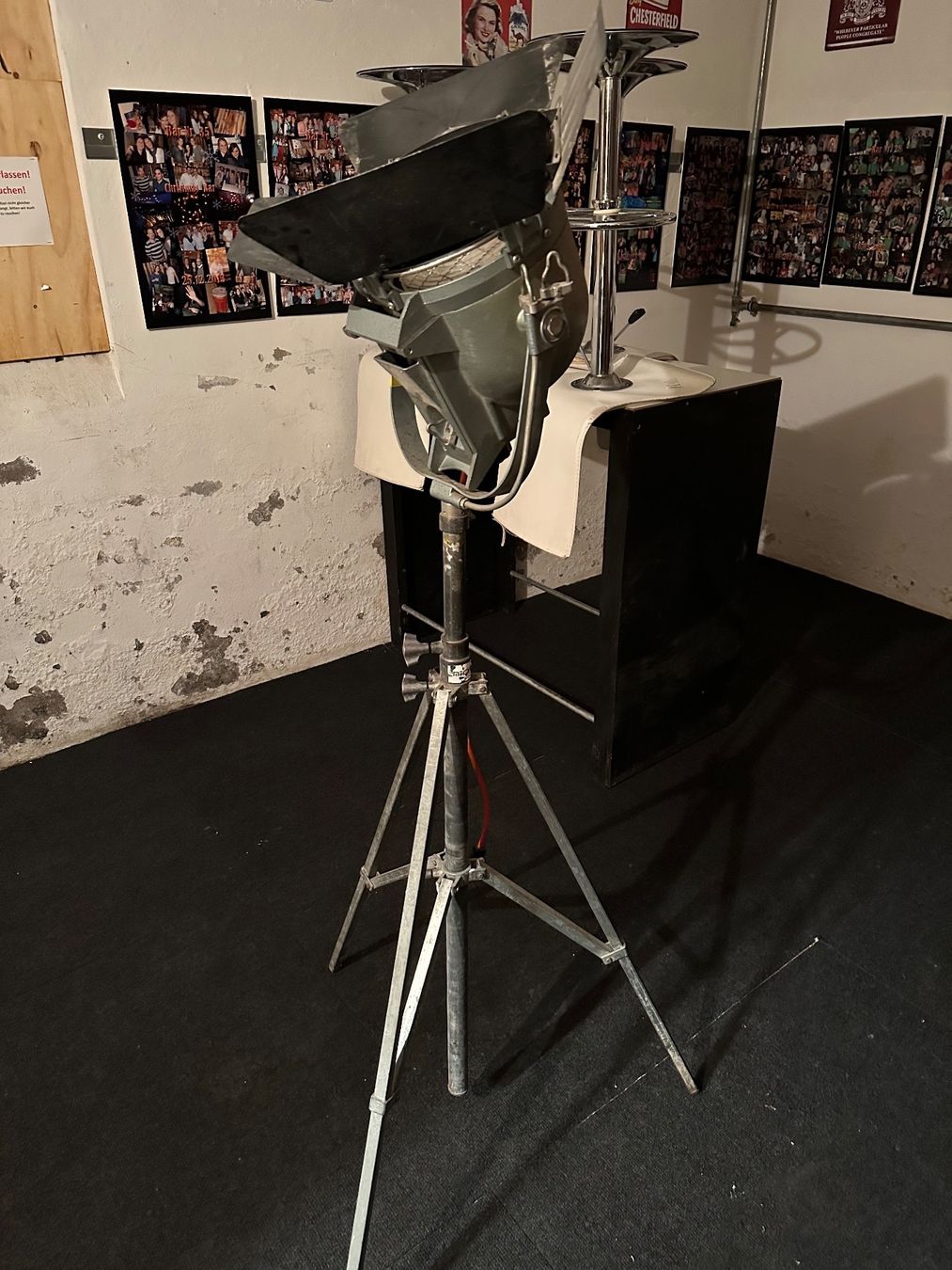 Lampade: BERKEY TECHNICAL LTD BELEUCHTUNG MADE IN ENGLAND TYP 2250 – Usato da Wetzikon ZH venduto da LoremIpsumDolorSit 3