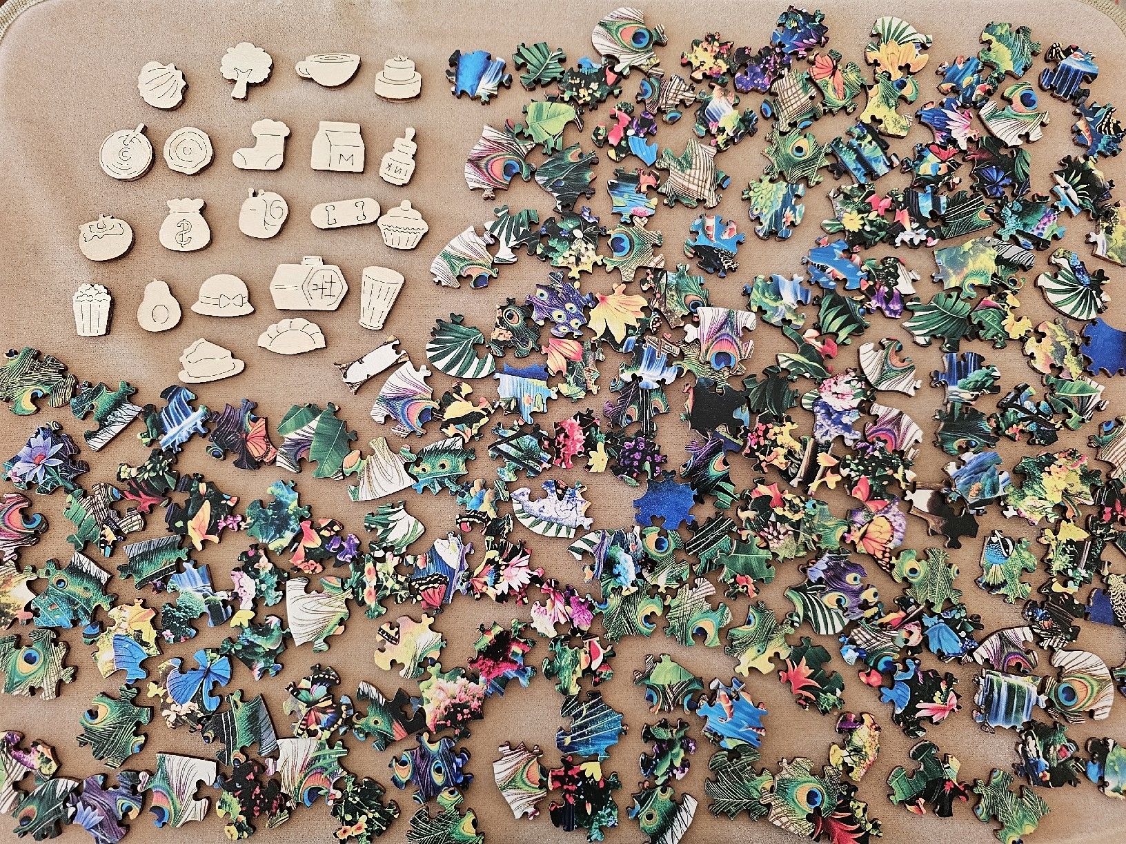 Puzzle: Schönes Holzpuzzle "Pfau"  Grösse A2 – Nuovo (secondo la descrizione) da Bütschwil venduto da Taranabo 1