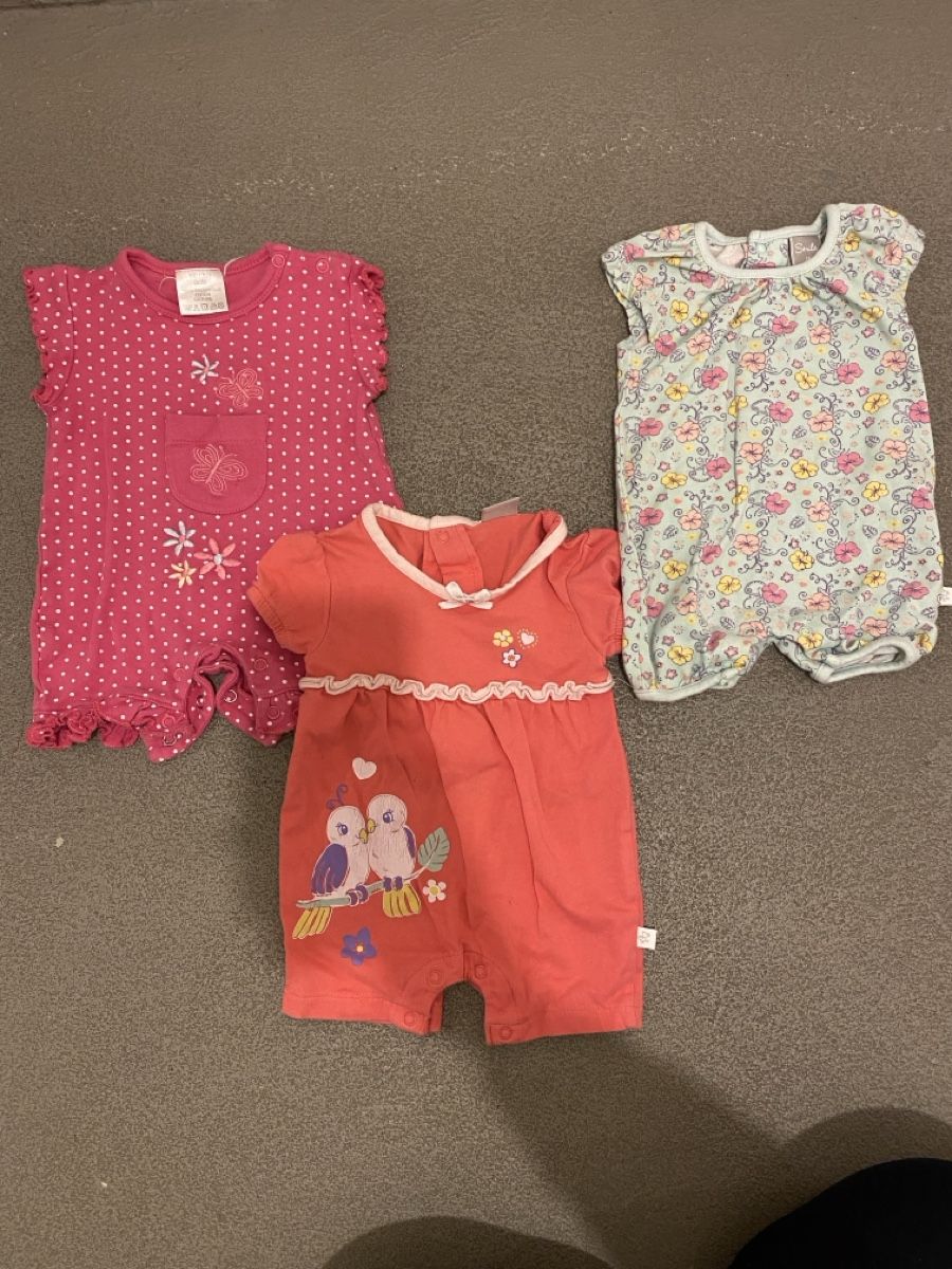 Lotti & Set di vestiti: 3er Set Sommerbodies, Grösse 56 – Usato da Leibstadt venduto da Shopcity