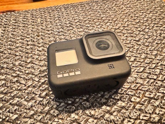 Gopro Action Cam: GoPro 8 Defekt, Rotes Licht – Defekt aus Büsserach von Hot_Shots 1