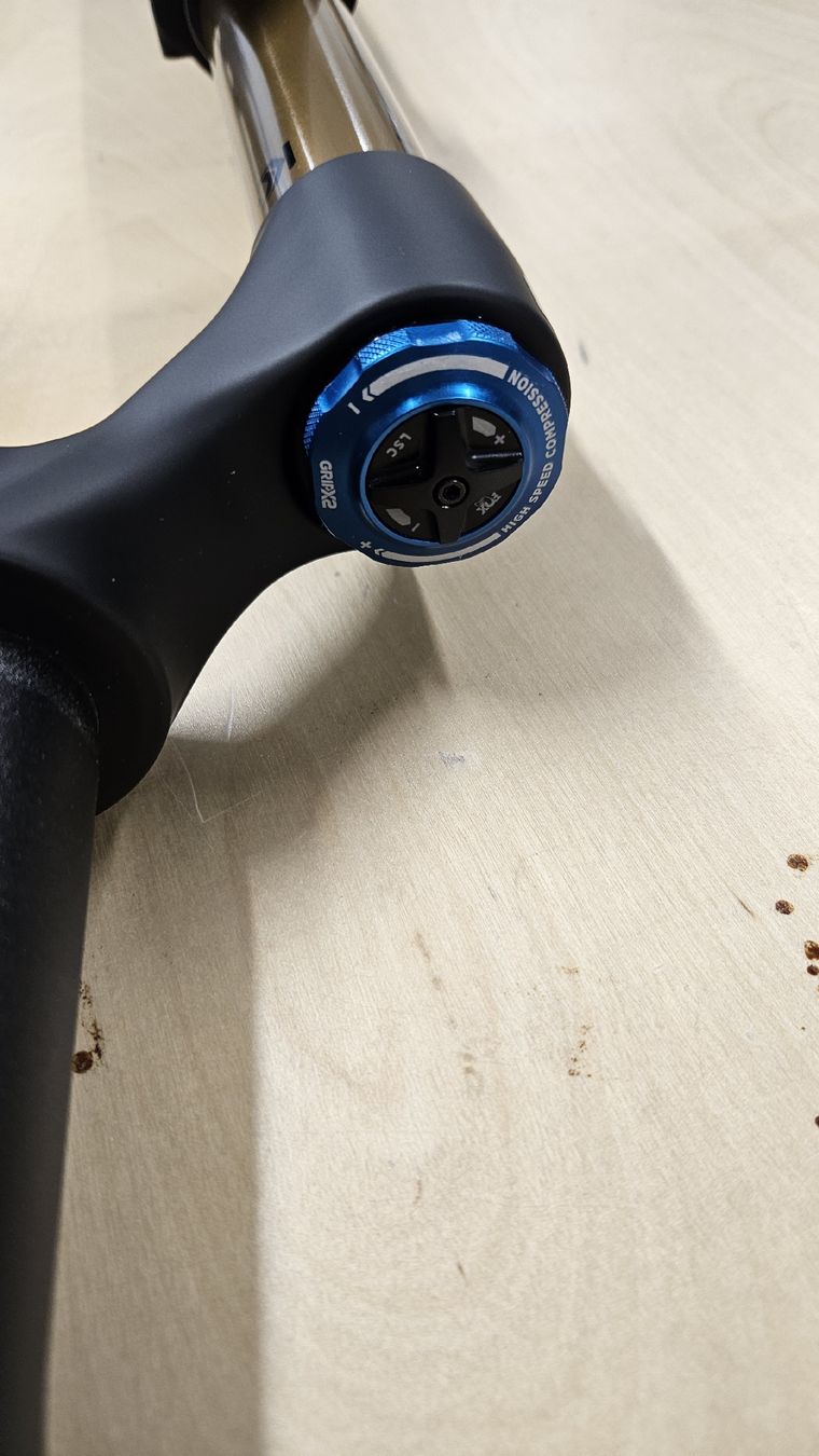 Fox Pezzi di ricambio: Fox 36 Grip X2 29" 150mm 2027! – Nuovo e nell'imballaggio originale da Laupen BE venduto da zeh_xd8z 3
