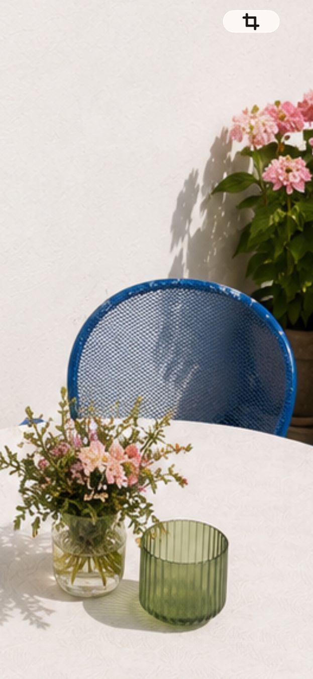 Set de table et chaises: Gartentisch rund weiss mit 4 farbigen Stühlen – D'occasion à Sünikon par R.K.E. 4