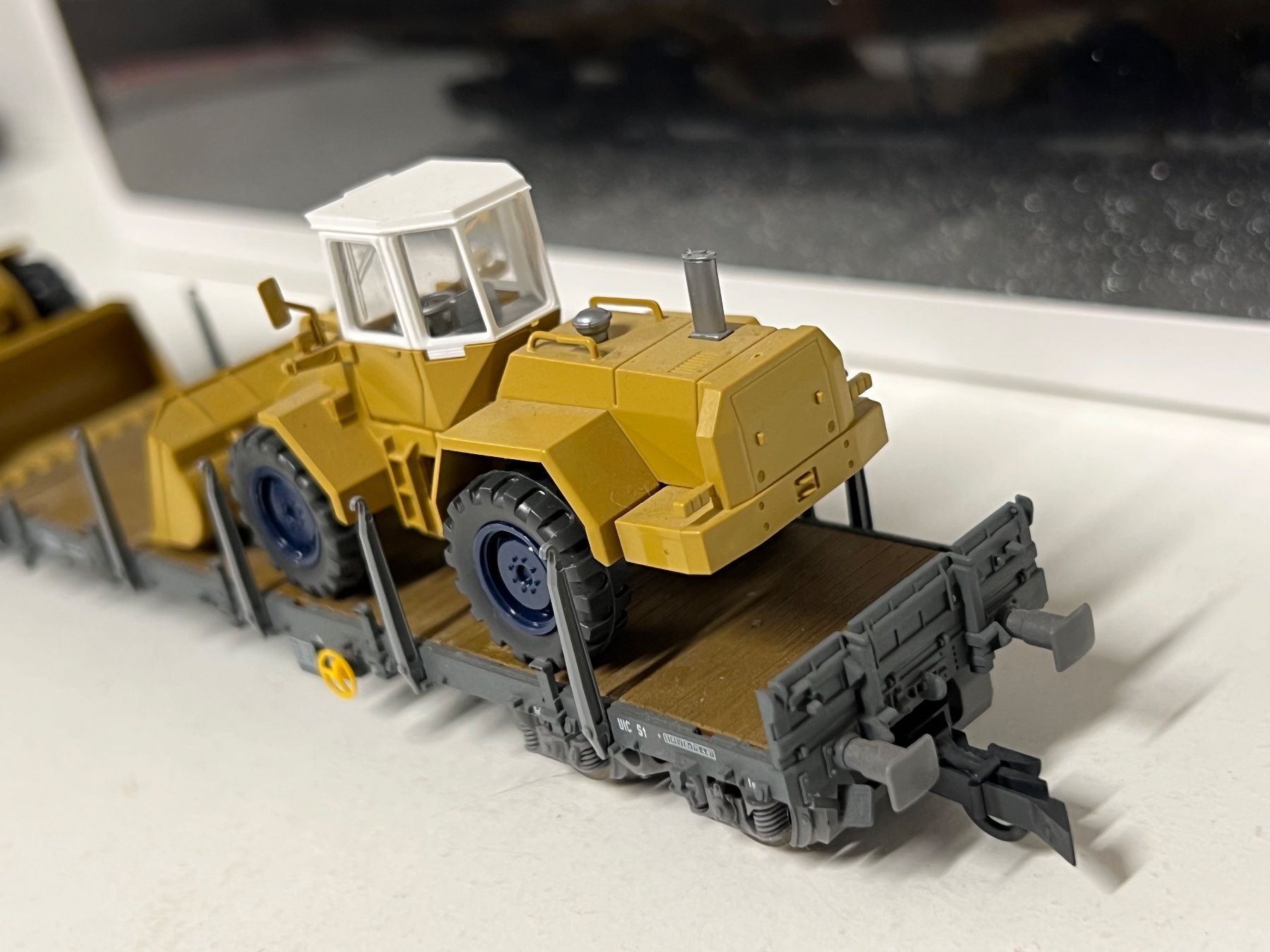 Fleischmann Modellini di ferrovie: Fleischmann  SBB  beladen mit Bulldozer H0 DC – Usato da Geroldswil venduto da TopTrain54 5