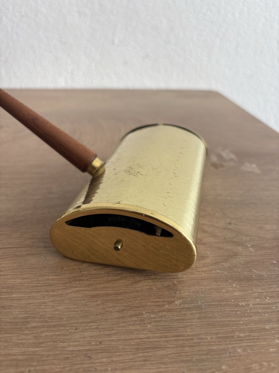 Attrezzi da lavoro: Antiker Messing Teppichkehrer mit Holzgriff – Usato da Orpund venduto da BlackEagel80 2
