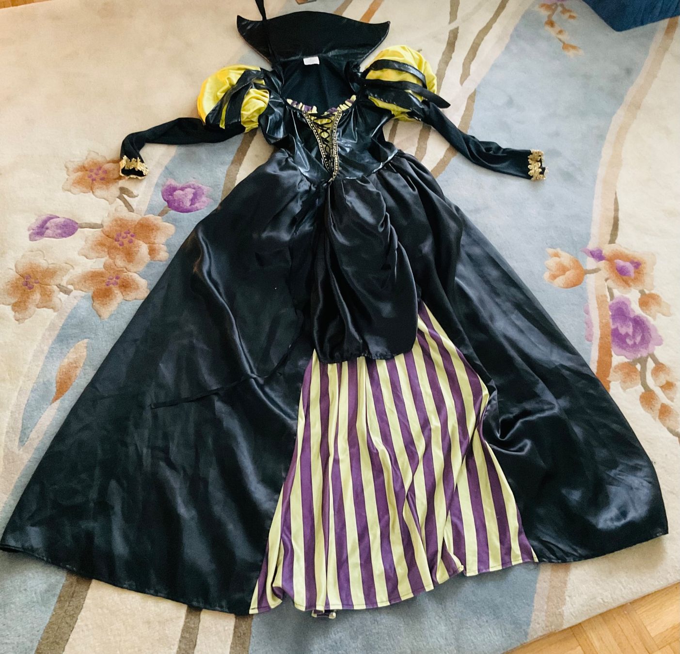 Costumes: Sublime robe de princesse baroque / médiévale - Taille M - ✨ – Neuf (Voir description) à Genève par Mazelyne 1
