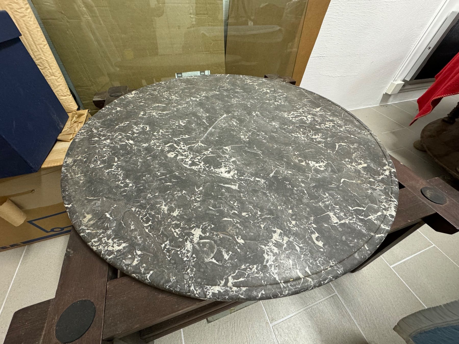 Tavoli: Table Ronde et Demi-coup en Marbre Noir Empire – Usato da Gsteig b. Gstaad venduto da Auctionly