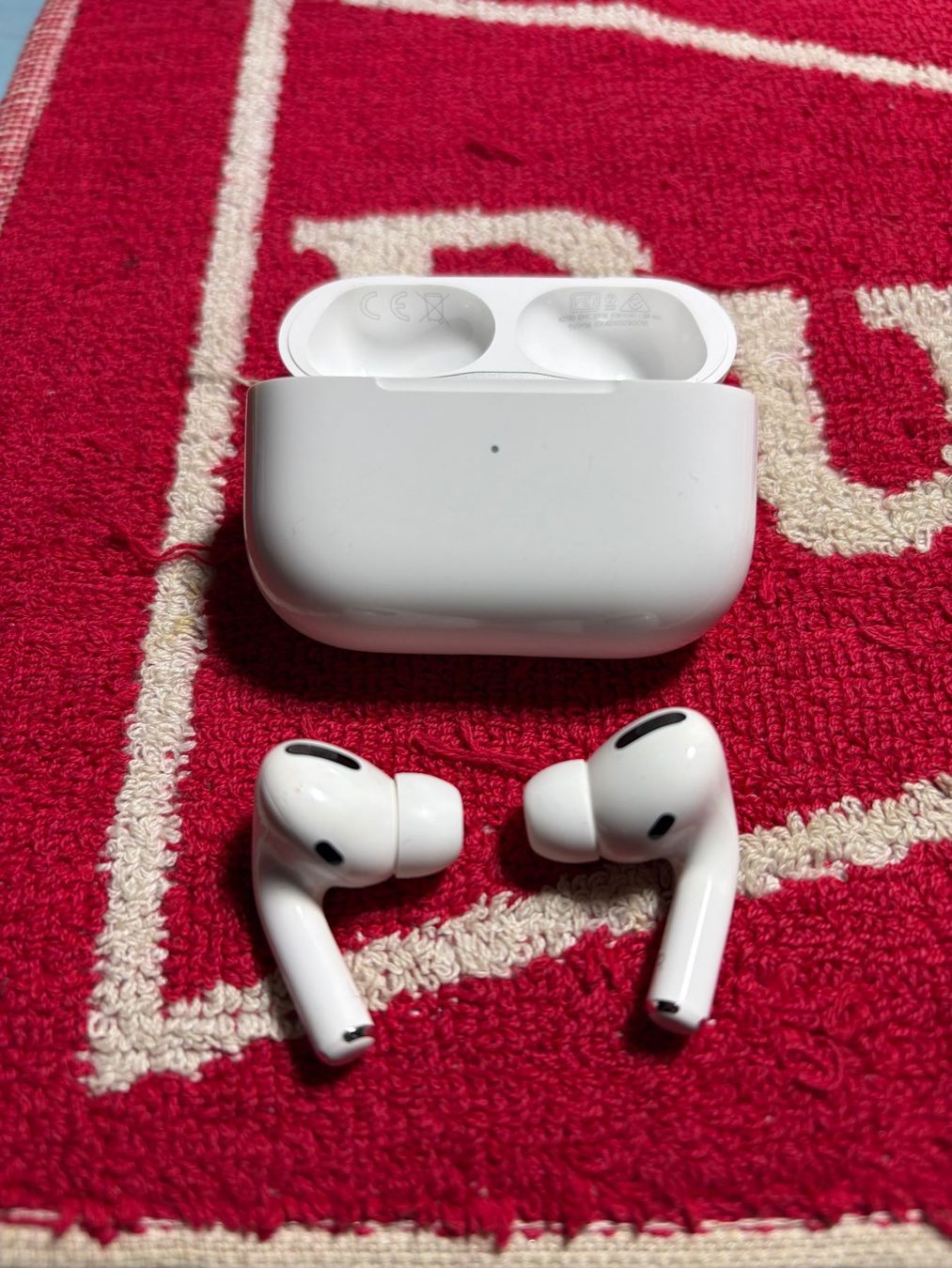 Apple Cuffie: Apple AirPods Pro 1. Generation, mit Ladecase. – Usato da Uetendorf venduto da Superaebi 2