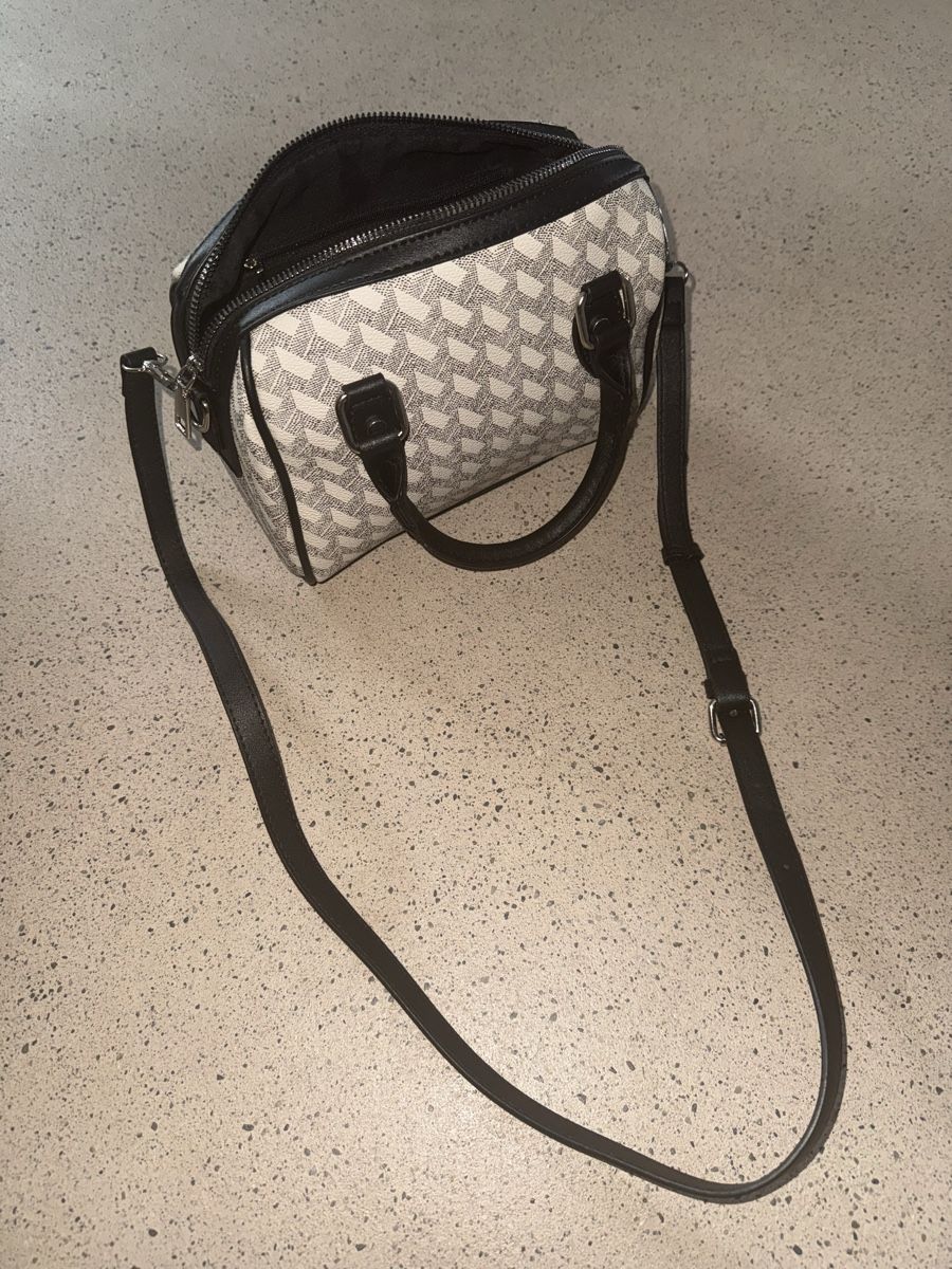 Sacs femmes: Tasche – Neuf (Voir description) à Itingen par jessi811