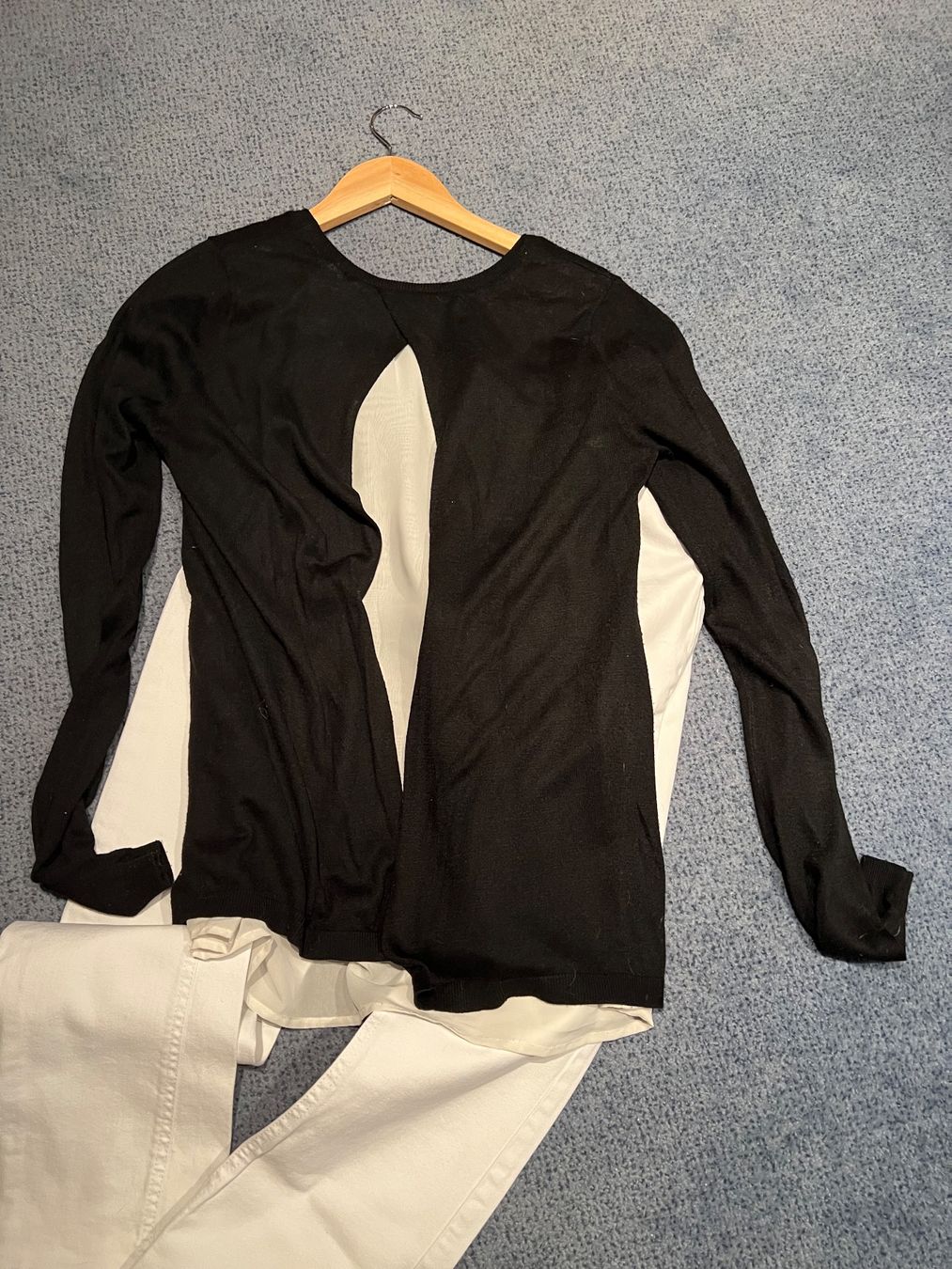 H&M Pullover & Sweatshirts: Damen Pullover schwarz weiss Grösse S – Gebraucht aus Ruggell von Malbuntiger01 2