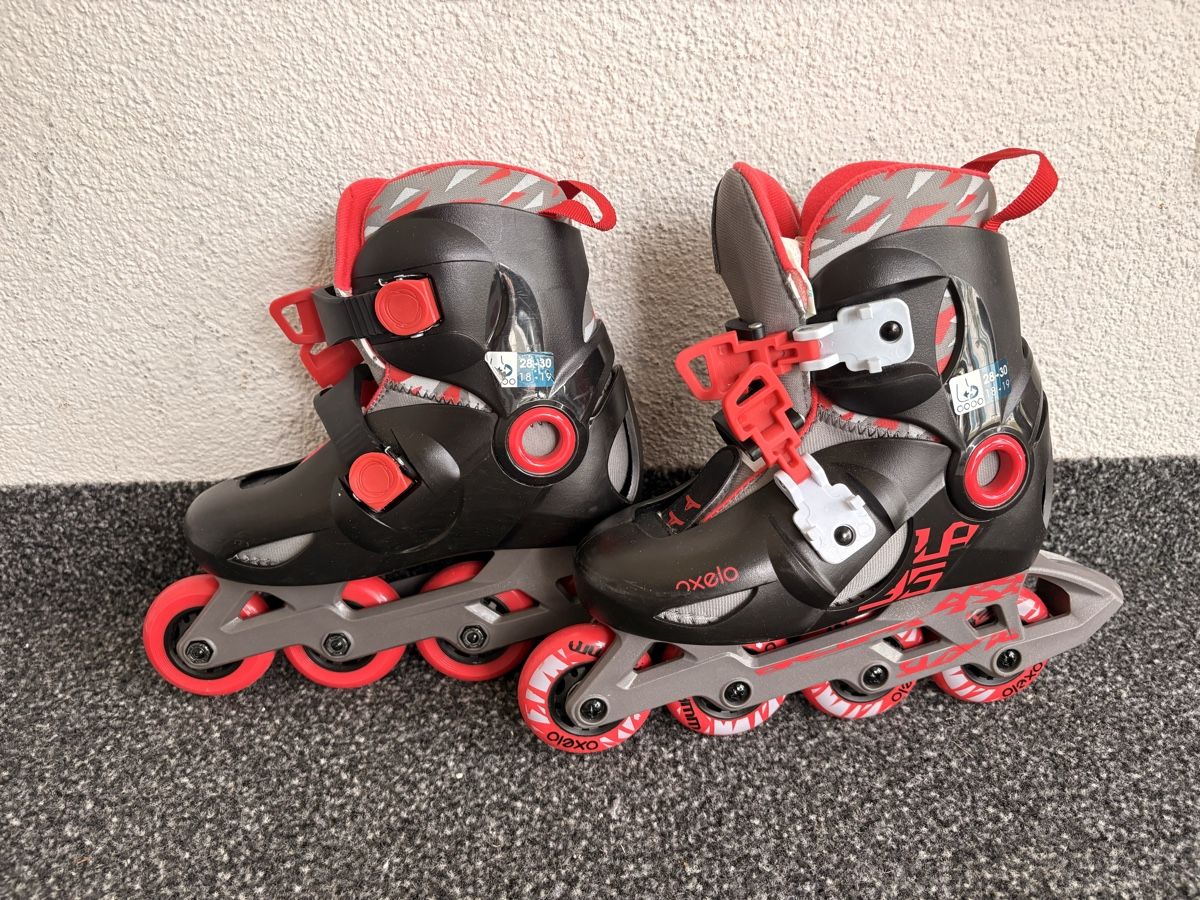 Oxelo Patins à roul. & inline: Inline Skates Grösse 28-30 verstellbar – D'occasion à St.Gallen par Levantera22