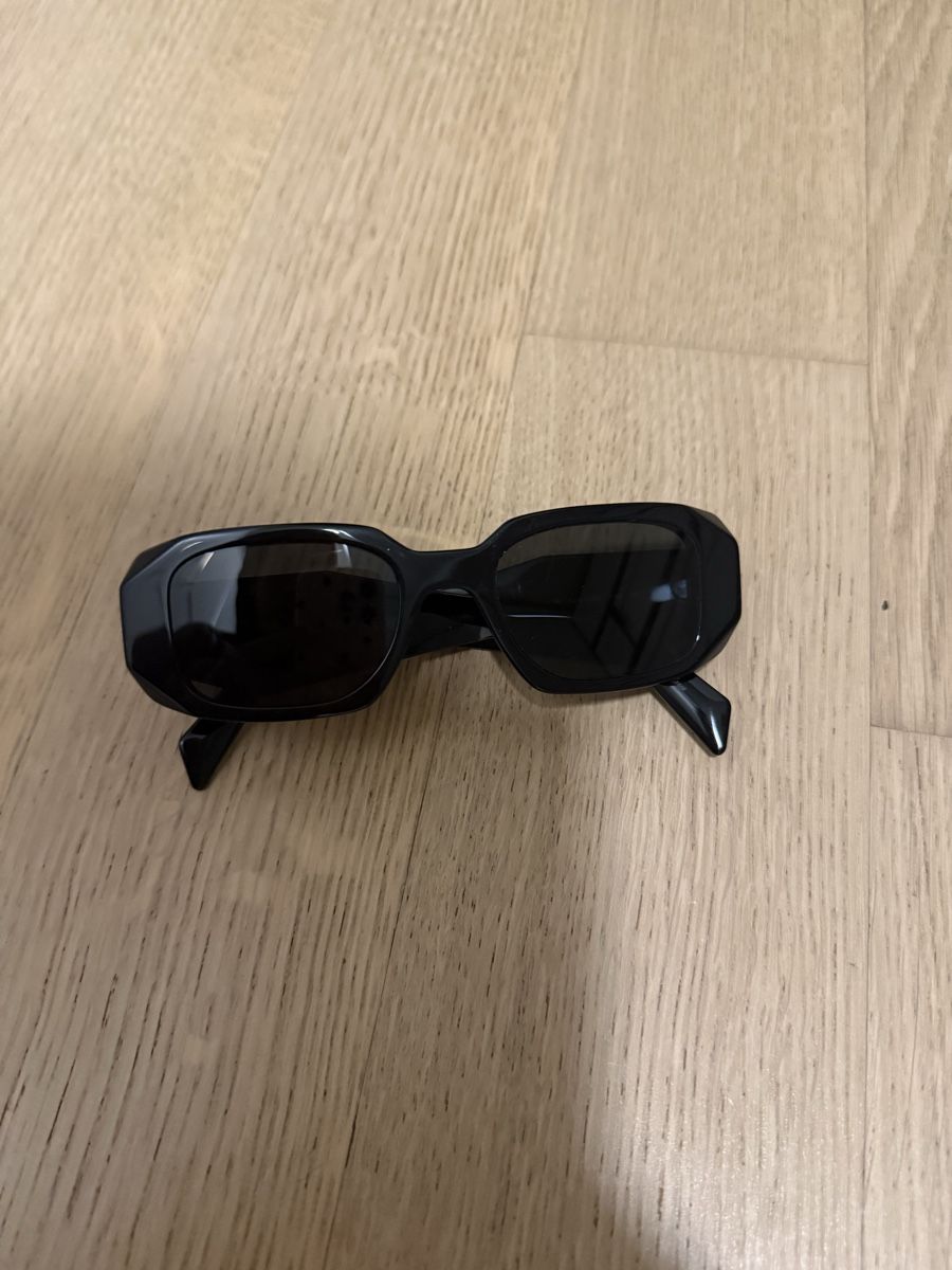 Prada Brillen & Gläser: Schwarze Sonnenbrille PRADA  – Gebraucht aus Winterthur von Lxh.568