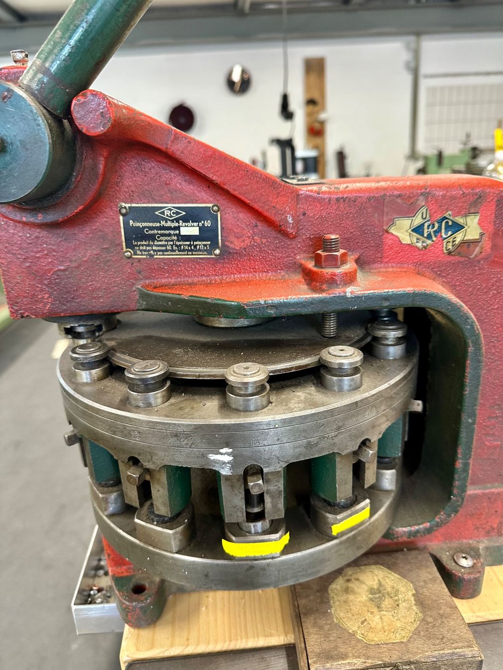 Tutti gli attrezzi: Stanzmaschine Rc Brev. Mod. Dep. 50007 50009 gebraucht – Usato da Beromünster venduto da Amasa