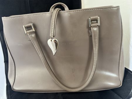 Sac à main Lancaster cuir marron foncé,la photo fait +clair