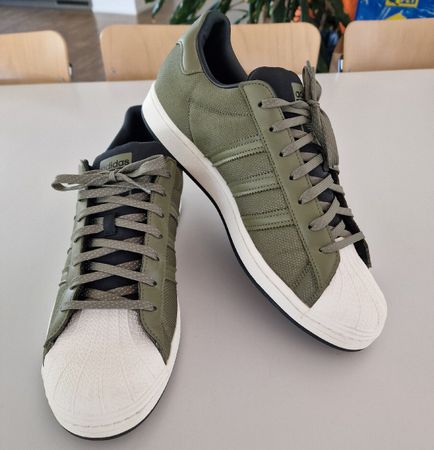 Neue Adidas Superstar Gr.46