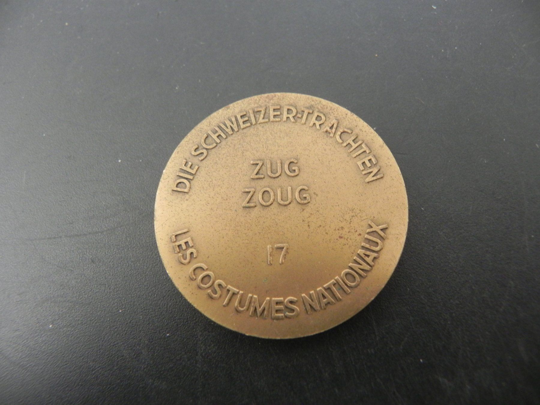 Medaglie: Medaille Schweizer Trachten Zug – Nuovo e nell'imballaggio originale da Biel/Bienne venduto da Gogolozi 1