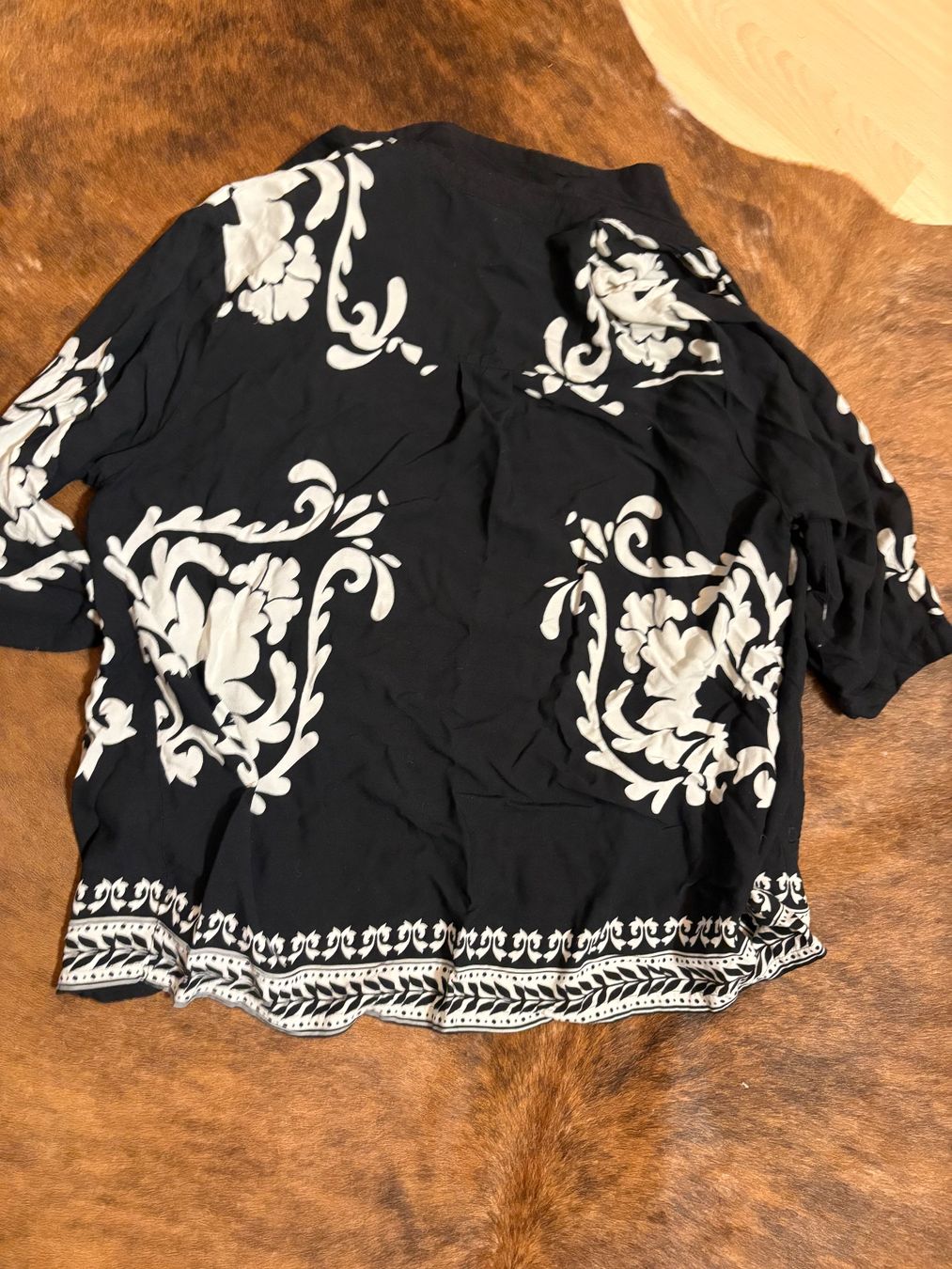 Camicette: Schwarze Sommer Bluse mit Muster, Gr. MTop Zustand! – Usato da Gutenswil venduto da mse_hbj5 2