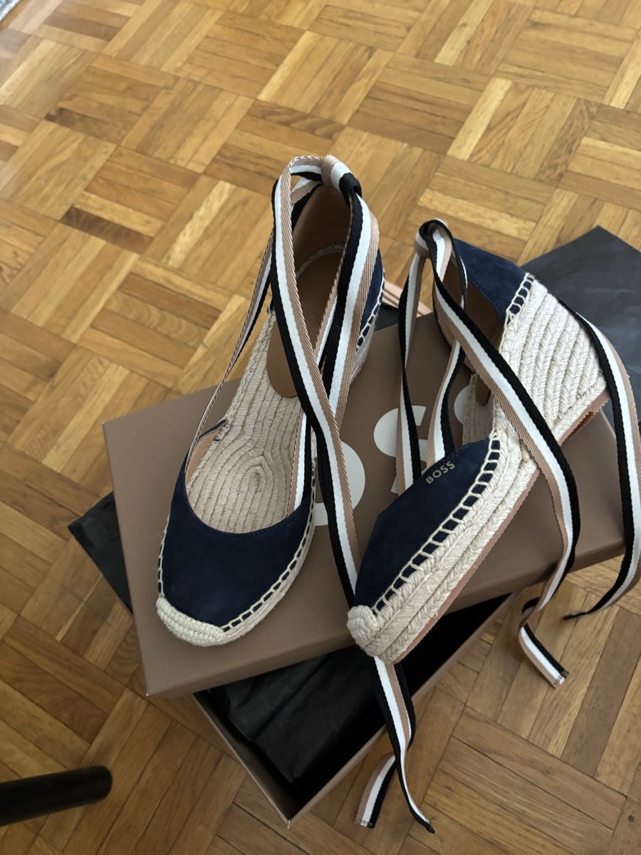 Hugo Boss Scarpe da donna: Hugo Boss, espadrilles compensées neuves, taille 37 – Nuovo e nell'imballaggio originale da Chêne-Bougeries venduto da vir_9w2t