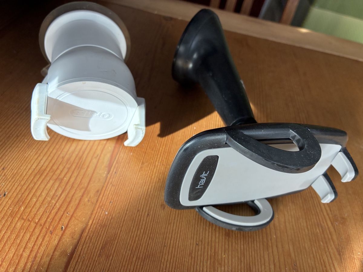 Staffe: 2x Universal Handyhalterung Auto fast neu – Usato da Urnäsch venduto da schneewittli. 1