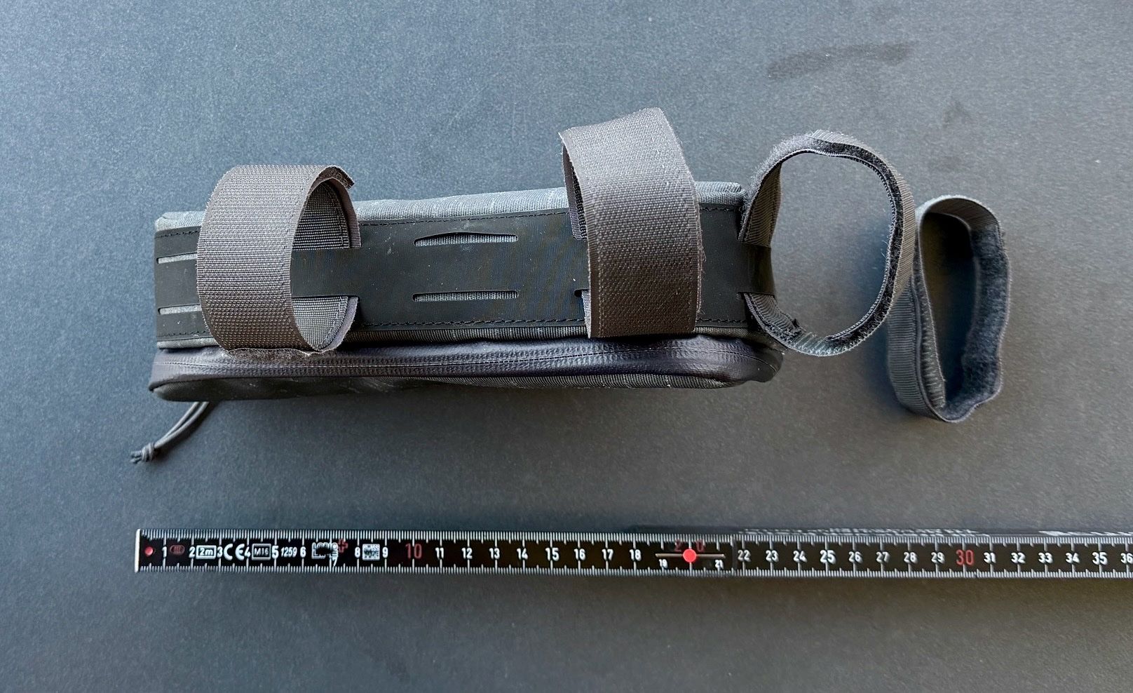 Evoc Borse: Evoc Multi Frame Bag, grau meliert, 0.7 Liter – Usato da Zürich venduto da Olid-ZH 3